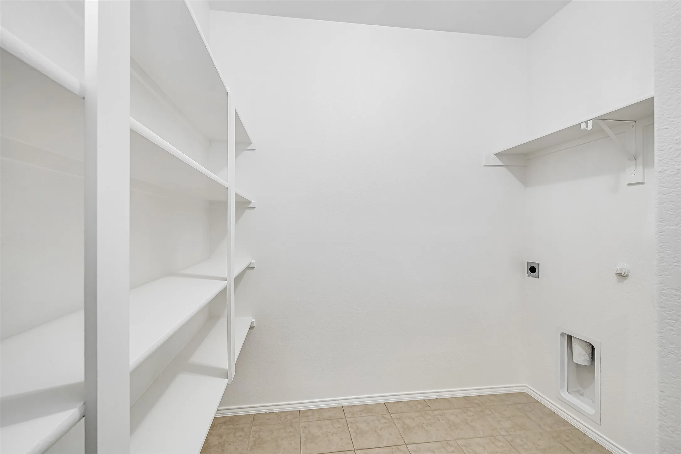 Single Family Residence For Rent in Tarrant County , 1521 Birds Eye Road, Fort Worth, Texas 76177, 3 Bedroom, 2 Bathroom, 2 Garage spaces, 1,865 Sqft, built in 2013, mls#21377452, Real Estate Agent in Fort Worth, Homes For Rent in Tarrant county, Homes For Rent in Fort Worth, Realtor in Fort Worth Texas, Real Estate Brokerage Independent Realty Texas, Luminita Cordes Realtor