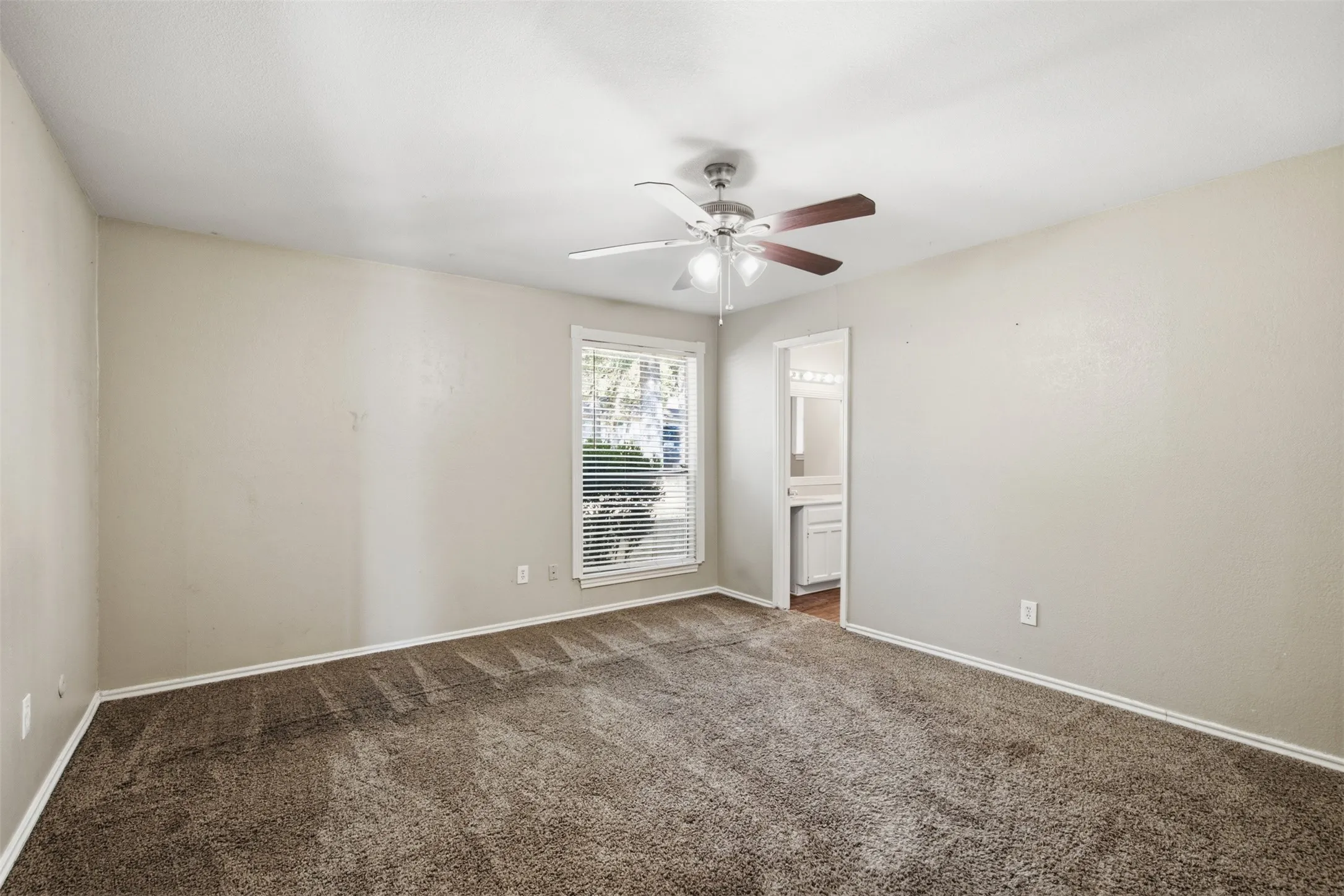 Single Family Residence For Sale in Tarrant County , 3703 French Wood Drive, Arlington, Texas 76016, 3 Bedroom, 2 Bathroom, 2 Garage spaces, 1,436 Sqft, built in 1977, mls#21376656, Real Estate Agent in Arlington, Homes For Sale in Tarrant county, Homes For Sale in Arlington, Realtor in Arlington Texas, Real Estate Brokerage Independent Realty Texas, Luminita Cordes Realtor