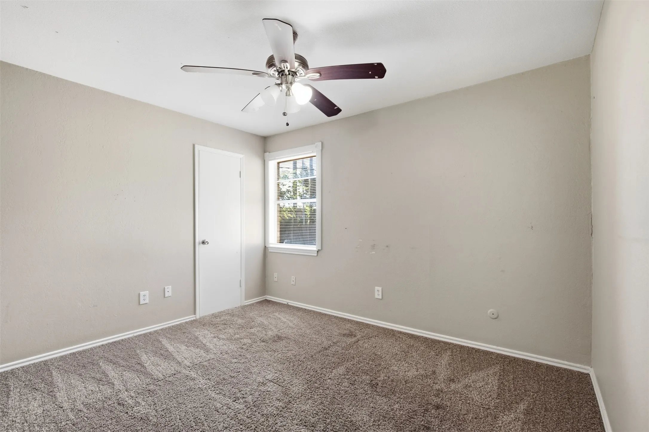 Single Family Residence For Sale in Tarrant County , 3703 French Wood Drive, Arlington, Texas 76016, 3 Bedroom, 2 Bathroom, 2 Garage spaces, 1,436 Sqft, built in 1977, mls#21376656, Real Estate Agent in Arlington, Homes For Sale in Tarrant county, Homes For Sale in Arlington, Realtor in Arlington Texas, Real Estate Brokerage Independent Realty Texas, Luminita Cordes Realtor