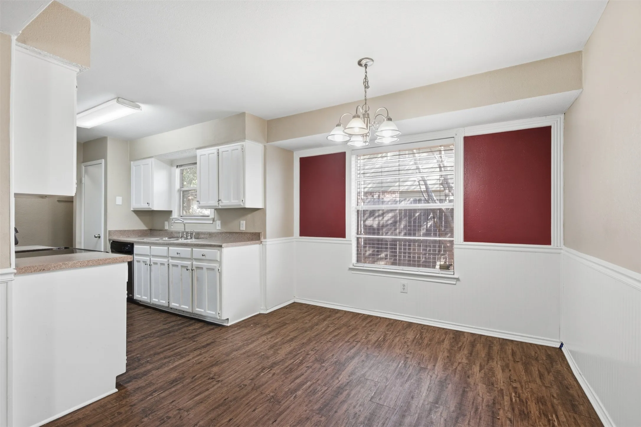 Single Family Residence For Sale in Tarrant County , 3703 French Wood Drive, Arlington, Texas 76016, 3 Bedroom, 2 Bathroom, 2 Garage spaces, 1,436 Sqft, built in 1977, mls#21376656, Real Estate Agent in Arlington, Homes For Sale in Tarrant county, Homes For Sale in Arlington, Realtor in Arlington Texas, Real Estate Brokerage Independent Realty Texas, Luminita Cordes Realtor