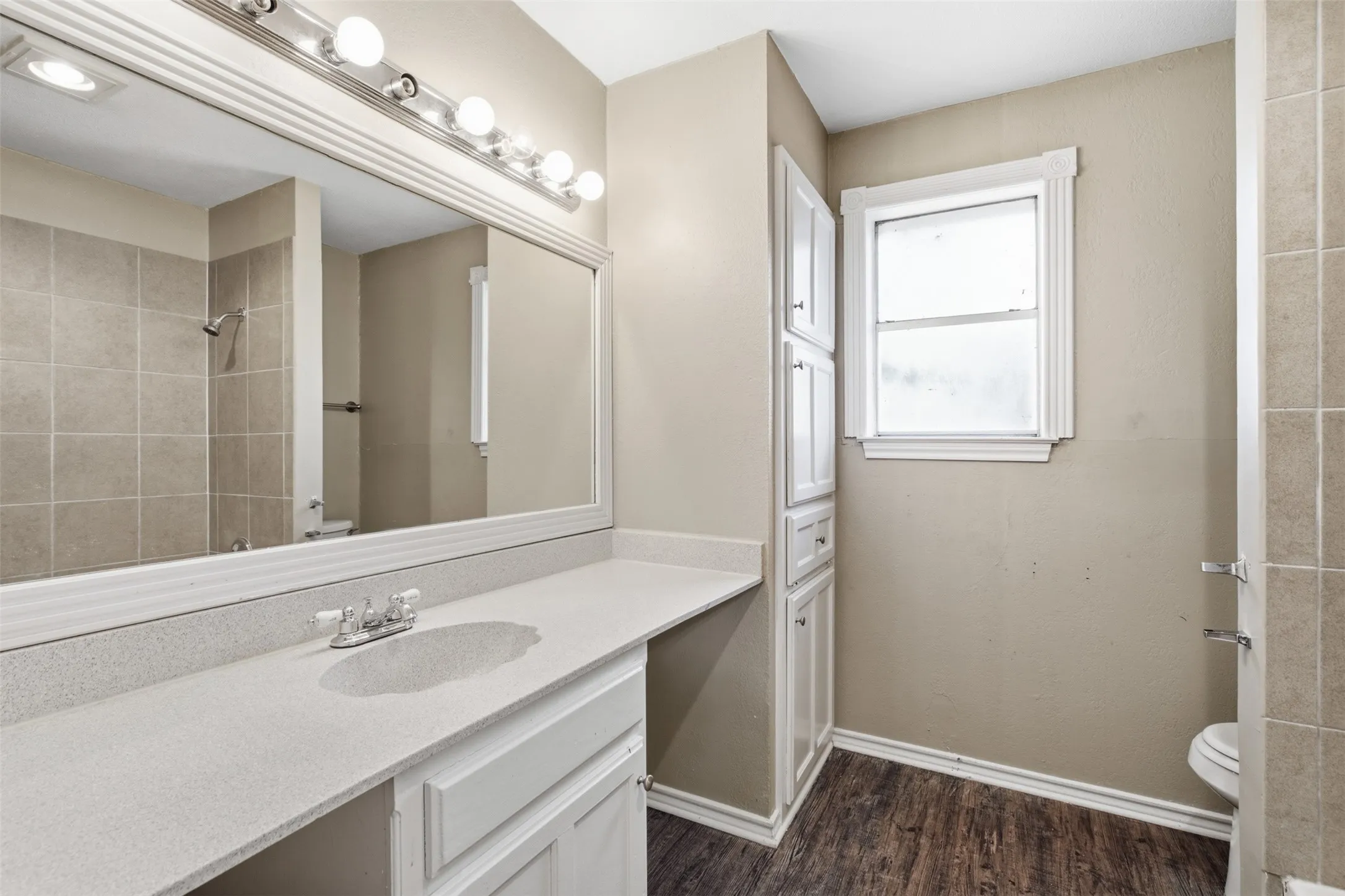Single Family Residence For Sale in Tarrant County , 3703 French Wood Drive, Arlington, Texas 76016, 3 Bedroom, 2 Bathroom, 2 Garage spaces, 1,436 Sqft, built in 1977, mls#21376656, Real Estate Agent in Arlington, Homes For Sale in Tarrant county, Homes For Sale in Arlington, Realtor in Arlington Texas, Real Estate Brokerage Independent Realty Texas, Luminita Cordes Realtor