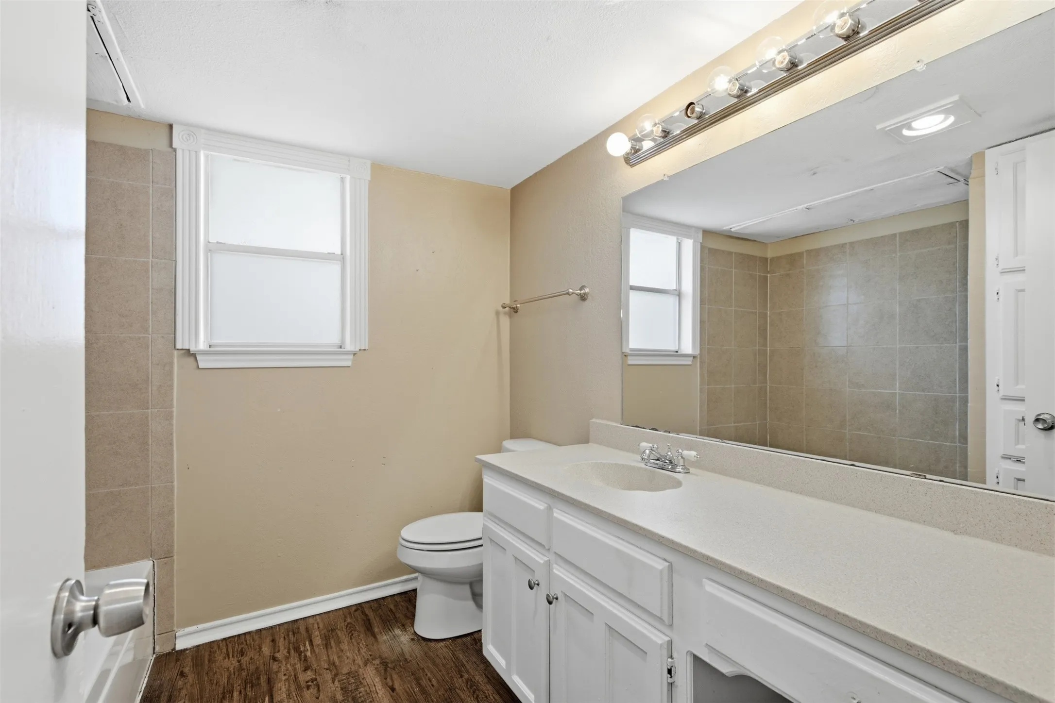 Single Family Residence For Sale in Tarrant County , 3703 French Wood Drive, Arlington, Texas 76016, 3 Bedroom, 2 Bathroom, 2 Garage spaces, 1,436 Sqft, built in 1977, mls#21376656, Real Estate Agent in Arlington, Homes For Sale in Tarrant county, Homes For Sale in Arlington, Realtor in Arlington Texas, Real Estate Brokerage Independent Realty Texas, Luminita Cordes Realtor