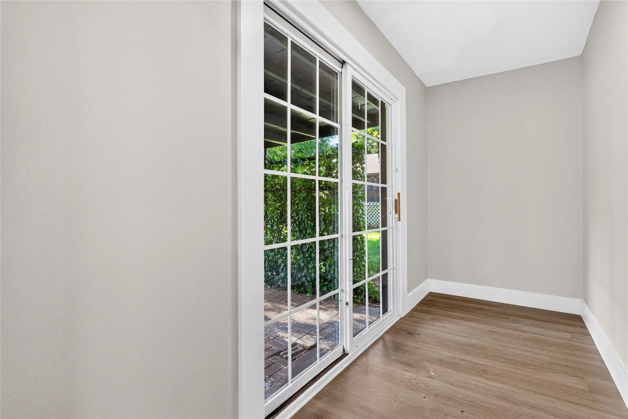 Single Family Residence For Sale in Tarrant County , 1026 Park Center Street, Benbrook, Texas 76126, 4 Bedroom, 4 Bathroom, 2 Garage spaces, 2,566 Sqft, built in 1957, mls#21374042, Real Estate Agent in Benbrook, Homes For Sale in Tarrant county, Homes For Sale in Benbrook, Realtor in Benbrook Texas, Real Estate Brokerage Independent Realty Texas, Luminita Cordes Realtor