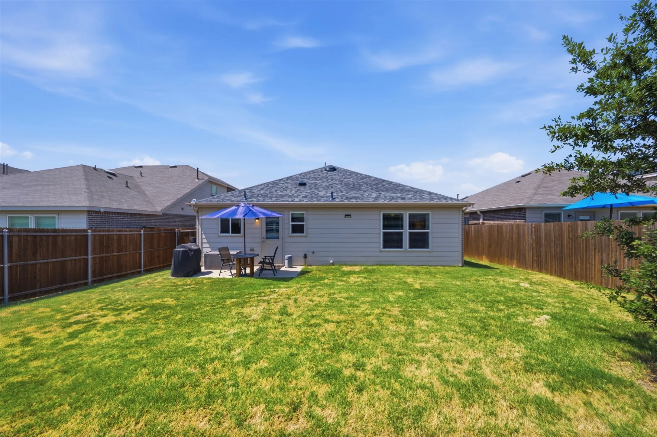 Single Family Residence For Sale in Tarrant County , 16028 Crews Avenue, Haslet, Texas 76052, 3 Bedroom, 2 Bathroom, 2 Garage spaces, 1,441 Sqft, built in 2021, mls#21376385, Real Estate Agent in Haslet, Homes For Sale in Tarrant county, Homes For Sale in Haslet, Realtor in Haslet Texas, Real Estate Brokerage Independent Realty Texas, Luminita Cordes Realtor