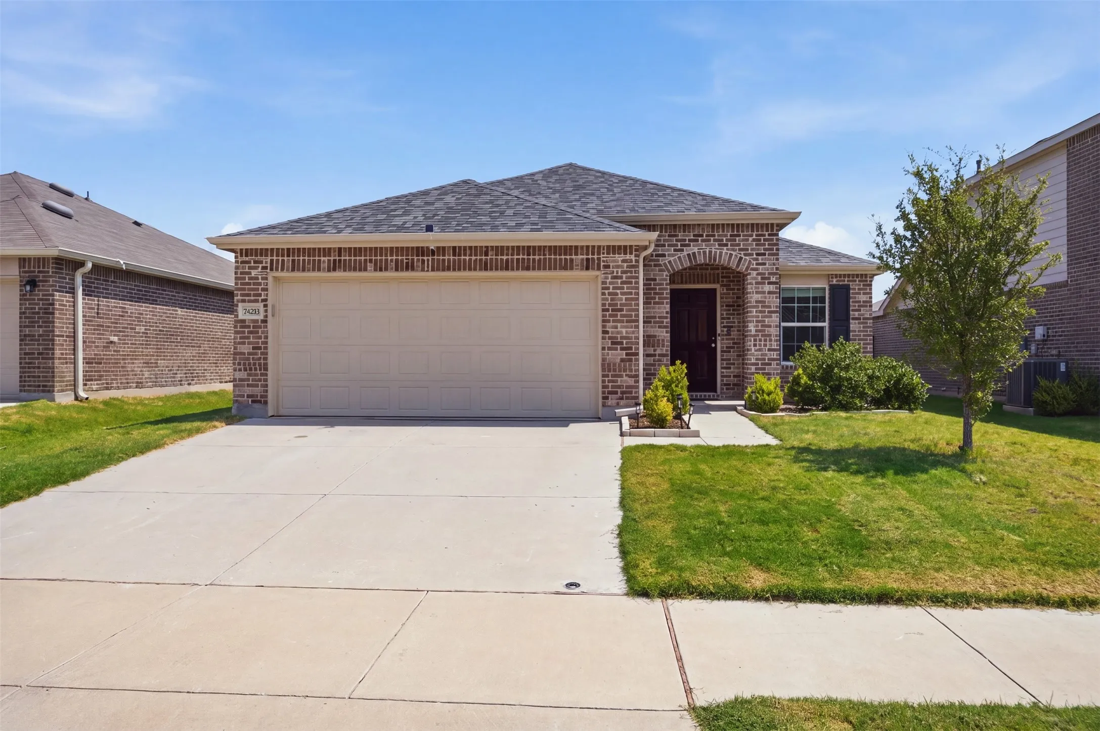 Single Family Residence For Sale in Tarrant County , 16028 Crews Avenue, Haslet, Texas 76052, 3 Bedroom, 2 Bathroom, 2 Garage spaces, 1,441 Sqft, built in 2021, mls#21376385, Real Estate Agent in Haslet, Homes For Sale in Tarrant county, Homes For Sale in Haslet, Realtor in Haslet Texas, Real Estate Brokerage Independent Realty Texas, Luminita Cordes Realtor