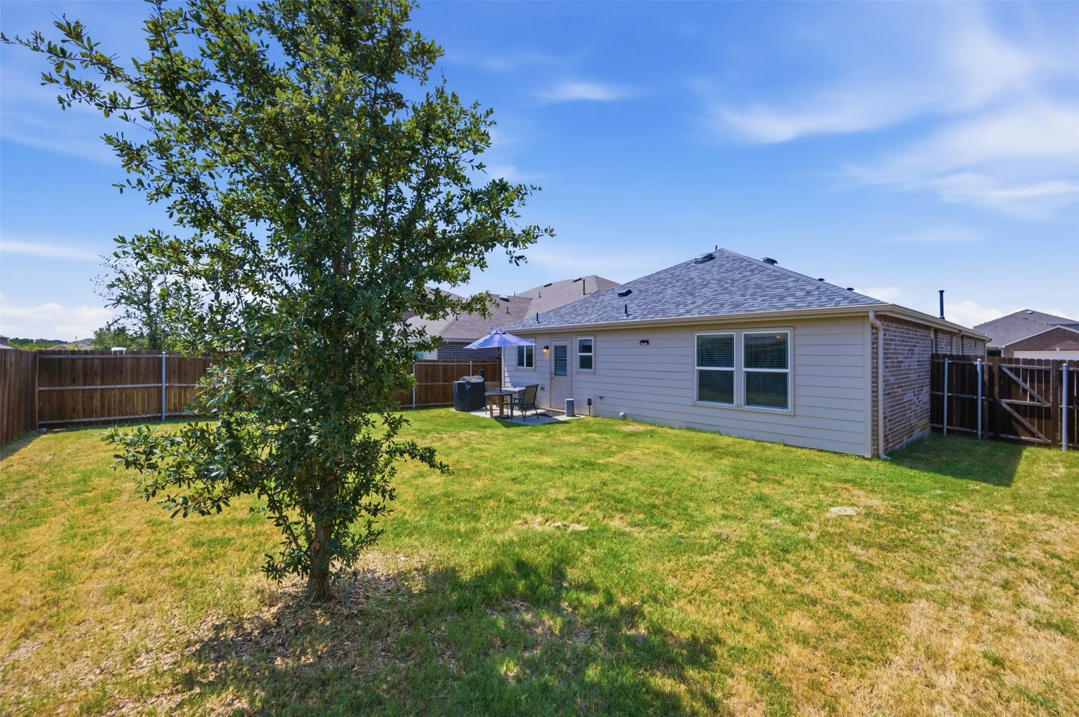 Single Family Residence For Sale in Tarrant County , 16028 Crews Avenue, Haslet, Texas 76052, 3 Bedroom, 2 Bathroom, 2 Garage spaces, 1,441 Sqft, built in 2021, mls#21376385, Real Estate Agent in Haslet, Homes For Sale in Tarrant county, Homes For Sale in Haslet, Realtor in Haslet Texas, Real Estate Brokerage Independent Realty Texas, Luminita Cordes Realtor
