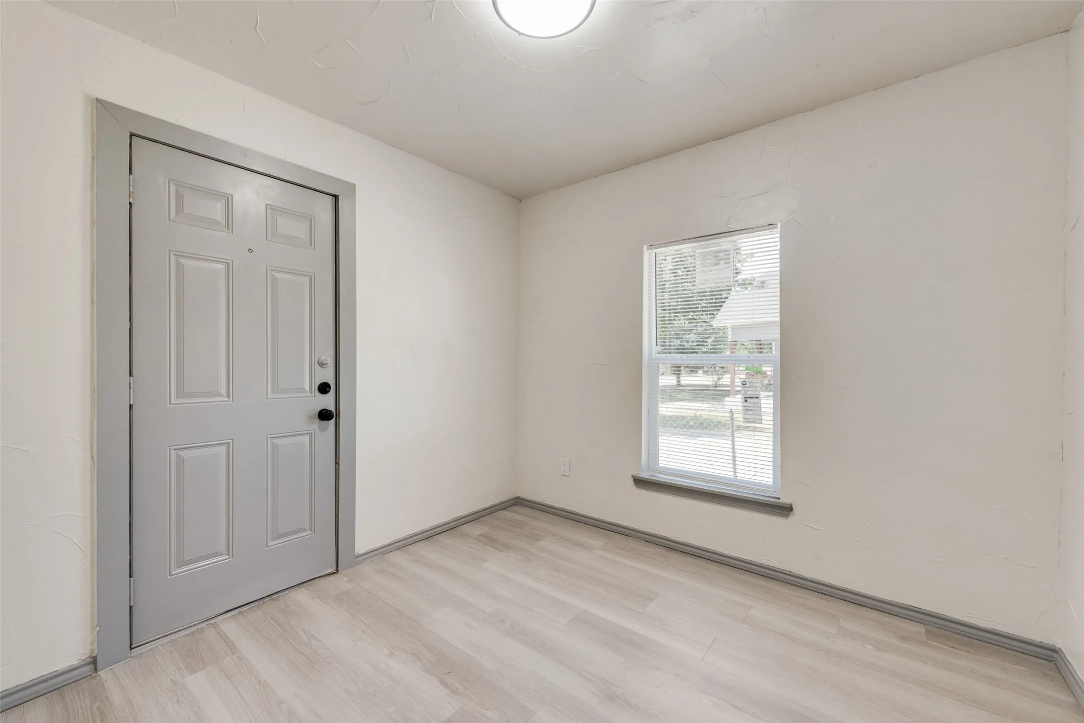 Single Family Residence For Sale in Tarrant County , 5304 Notre Dame Avenue, River Oaks, Texas 76114, 3 Bedroom, 1 Bathroom, Garage spaces, 1,021 Sqft, built in 1951, mls#21377604, Real Estate Agent in River Oaks, Homes For Sale in Tarrant county, Homes For Sale in River Oaks, Realtor in River Oaks Texas, Real Estate Brokerage Independent Realty Texas, Luminita Cordes Realtor