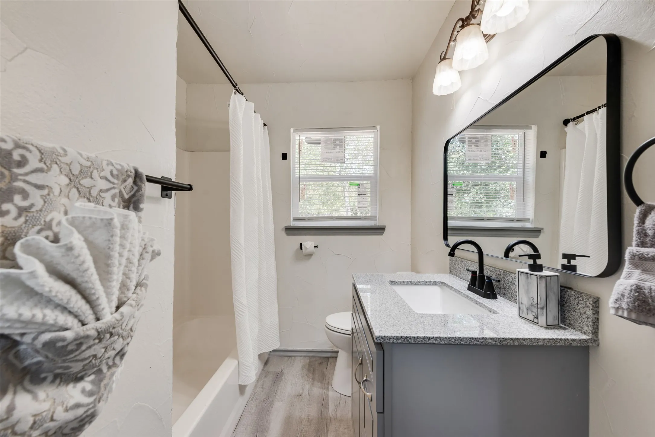Single Family Residence For Sale in Tarrant County , 5304 Notre Dame Avenue, River Oaks, Texas 76114, 3 Bedroom, 1 Bathroom, Garage spaces, 1,021 Sqft, built in 1951, mls#21377604, Real Estate Agent in River Oaks, Homes For Sale in Tarrant county, Homes For Sale in River Oaks, Realtor in River Oaks Texas, Real Estate Brokerage Independent Realty Texas, Luminita Cordes Realtor