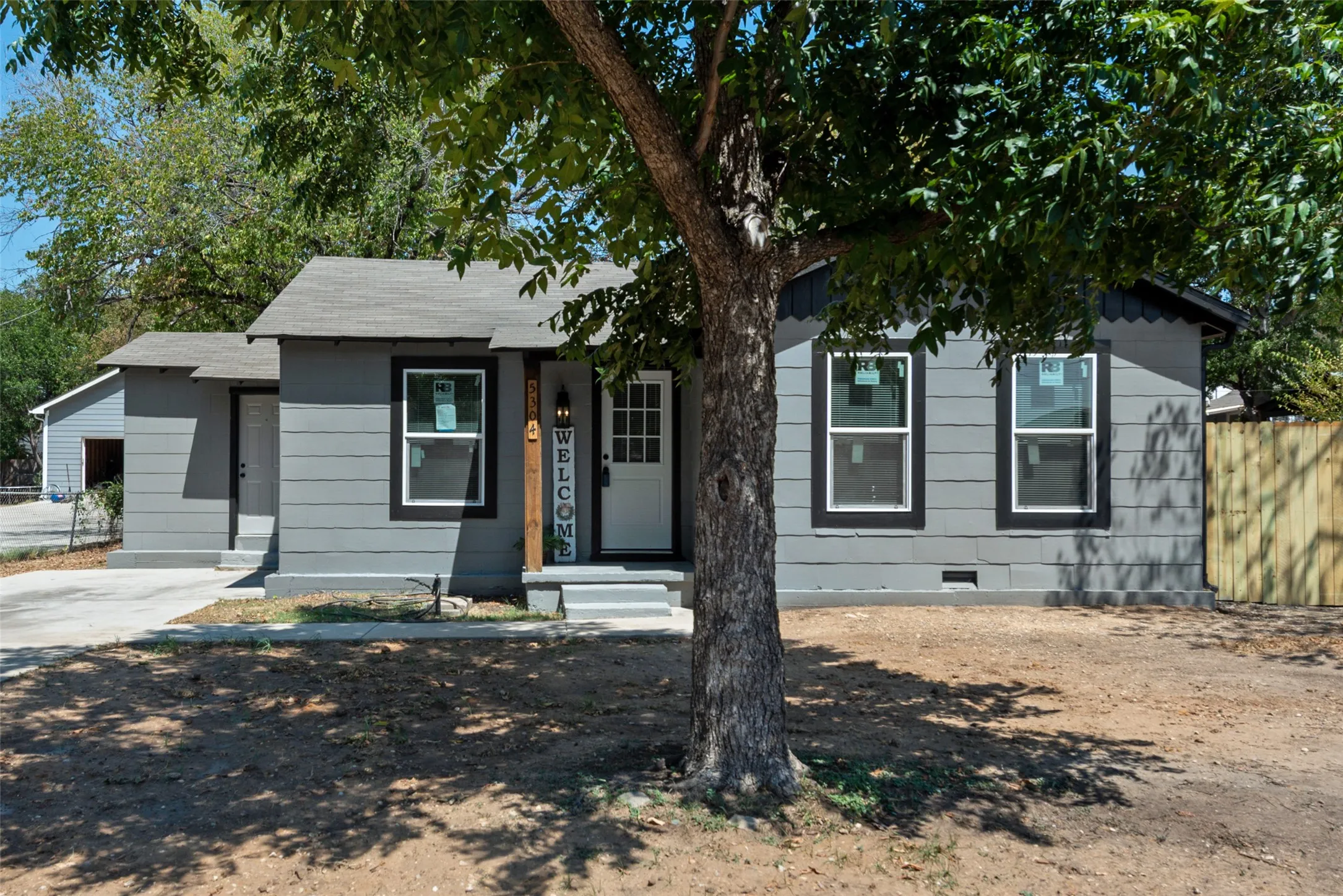 Single Family Residence For Sale in Tarrant County , 5304 Notre Dame Avenue, River Oaks, Texas 76114, 3 Bedroom, 1 Bathroom, Garage spaces, 1,021 Sqft, built in 1951, mls#21377604, Real Estate Agent in River Oaks, Homes For Sale in Tarrant county, Homes For Sale in River Oaks, Realtor in River Oaks Texas, Real Estate Brokerage Independent Realty Texas, Luminita Cordes Realtor