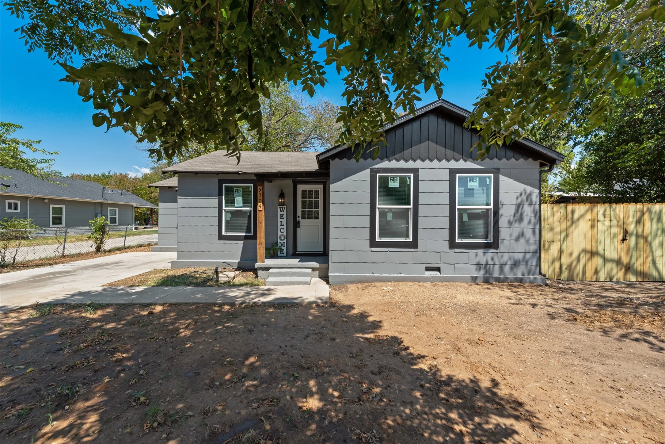 Single Family Residence For Sale in Tarrant County , 5304 Notre Dame Avenue, River Oaks, Texas 76114, 3 Bedroom, 1 Bathroom, Garage spaces, 1,021 Sqft, built in 1951, mls#21377604, Real Estate Agent in River Oaks, Homes For Sale in Tarrant county, Homes For Sale in River Oaks, Realtor in River Oaks Texas, Real Estate Brokerage Independent Realty Texas, Luminita Cordes Realtor