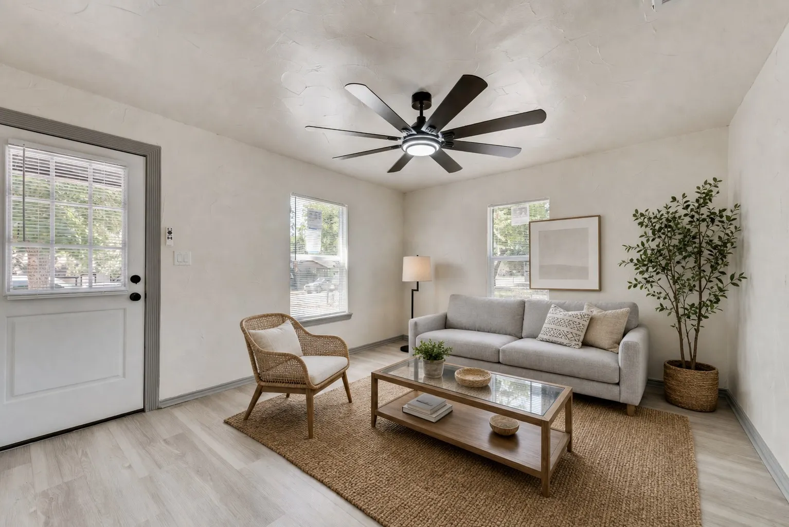 Single Family Residence For Sale in Tarrant County , 5304 Notre Dame Avenue, River Oaks, Texas 76114, 3 Bedroom, 1 Bathroom, Garage spaces, 1,021 Sqft, built in 1951, mls#21377604, Real Estate Agent in River Oaks, Homes For Sale in Tarrant county, Homes For Sale in River Oaks, Realtor in River Oaks Texas, Real Estate Brokerage Independent Realty Texas, Luminita Cordes Realtor