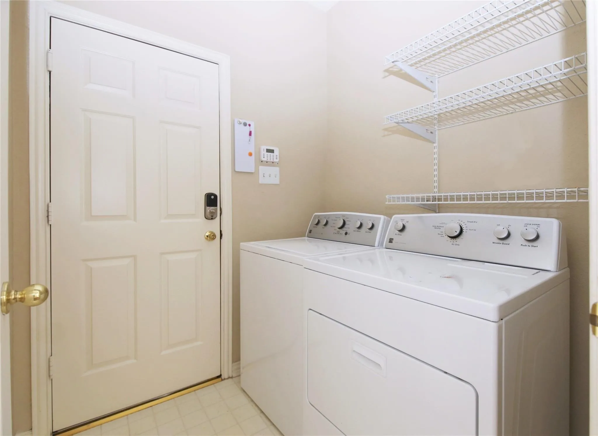 Single Family Residence For Sale in Collin County , 4124 Briarbend Road, Dallas, Texas 75287, 4 Bedroom, 3 Bathroom, 2 Garage spaces, 2,402 Sqft, built in 1993, mls#21377675, Real Estate Agent in Dallas, Homes For Sale in Collin county, Homes For Sale in Dallas, Realtor in Dallas Texas, Real Estate Brokerage Independent Realty Texas, Luminita Cordes Realtor