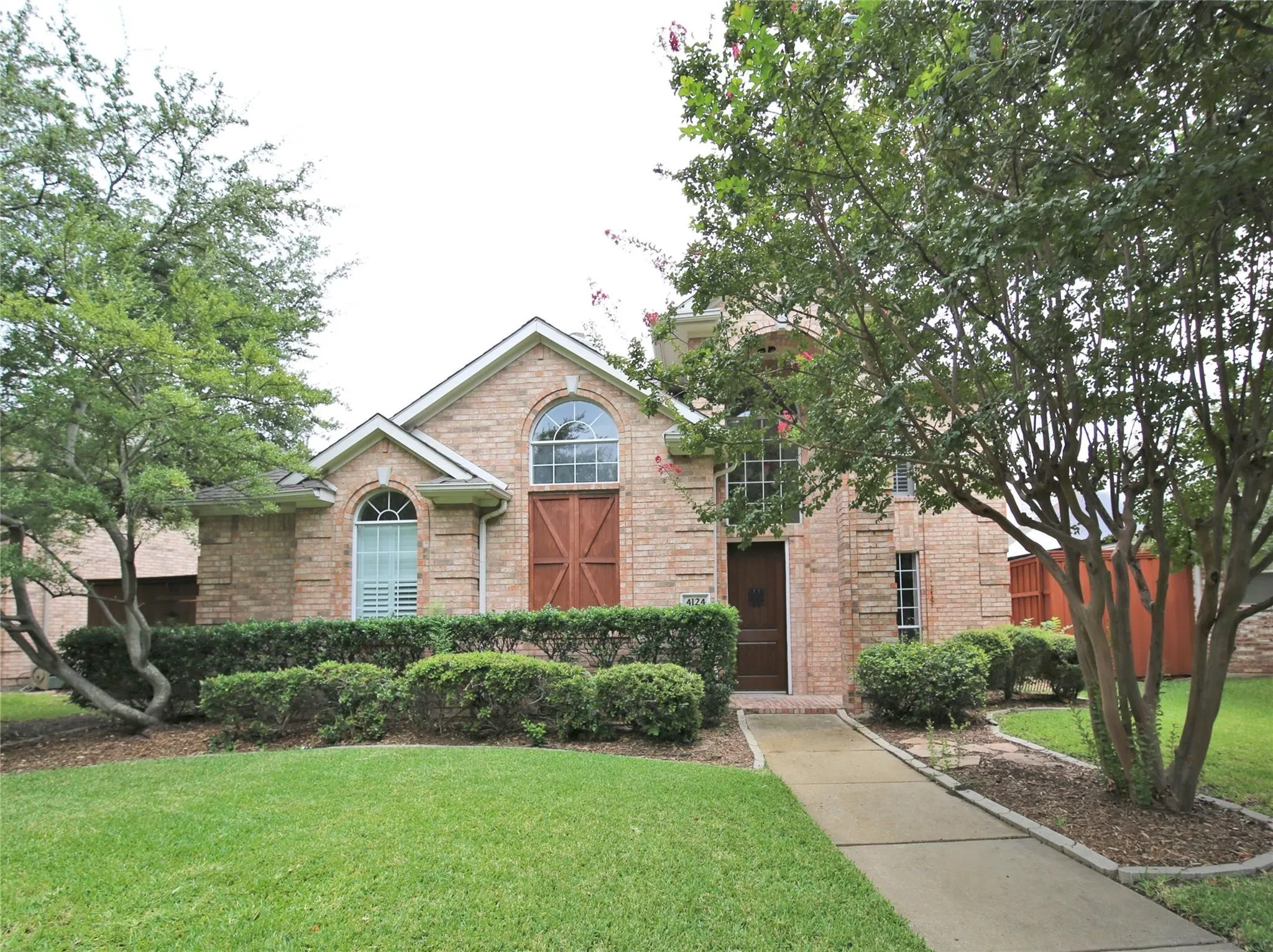 Single Family Residence For Sale in Collin County , 4124 Briarbend Road, Dallas, Texas 75287, 4 Bedroom, 3 Bathroom, 2 Garage spaces, 2,402 Sqft, built in 1993, mls#21377675, Real Estate Agent in Dallas, Homes For Sale in Collin county, Homes For Sale in Dallas, Realtor in Dallas Texas, Real Estate Brokerage Independent Realty Texas, Luminita Cordes Realtor