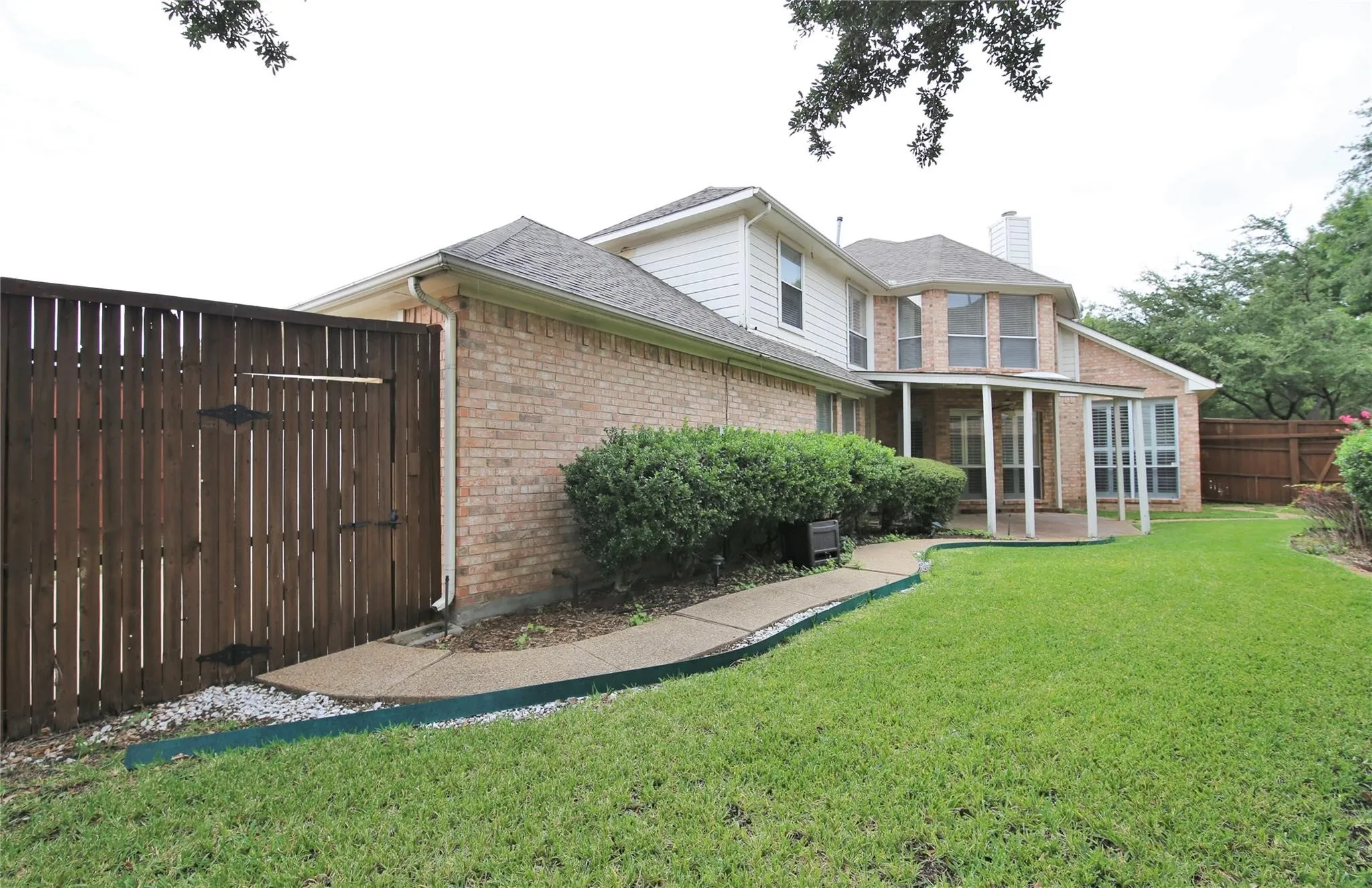 Single Family Residence For Sale in Collin County , 4124 Briarbend Road, Dallas, Texas 75287, 4 Bedroom, 3 Bathroom, 2 Garage spaces, 2,402 Sqft, built in 1993, mls#21377675, Real Estate Agent in Dallas, Homes For Sale in Collin county, Homes For Sale in Dallas, Realtor in Dallas Texas, Real Estate Brokerage Independent Realty Texas, Luminita Cordes Realtor