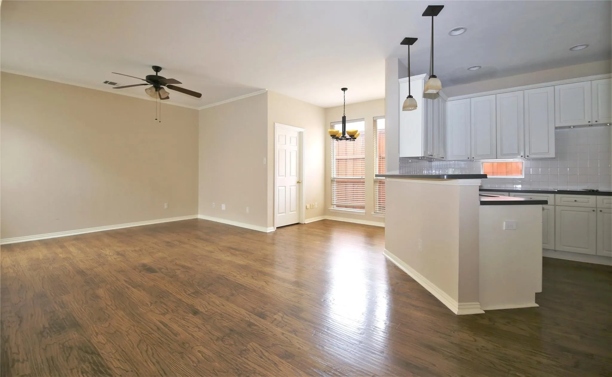 Single Family Residence For Sale in Collin County , 4124 Briarbend Road, Dallas, Texas 75287, 4 Bedroom, 3 Bathroom, 2 Garage spaces, 2,402 Sqft, built in 1993, mls#21377675, Real Estate Agent in Dallas, Homes For Sale in Collin county, Homes For Sale in Dallas, Realtor in Dallas Texas, Real Estate Brokerage Independent Realty Texas, Luminita Cordes Realtor