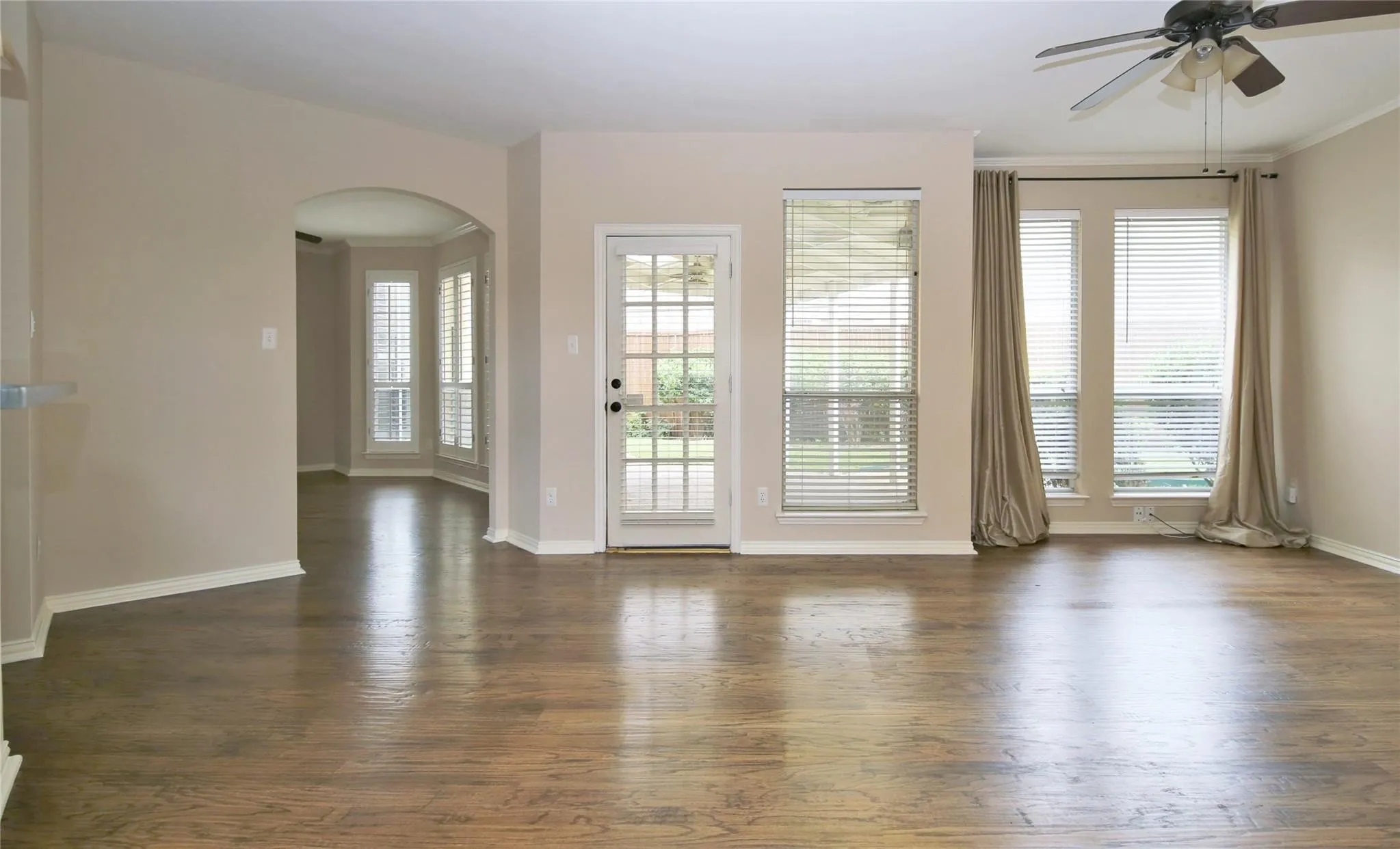 Single Family Residence For Sale in Collin County , 4124 Briarbend Road, Dallas, Texas 75287, 4 Bedroom, 3 Bathroom, 2 Garage spaces, 2,402 Sqft, built in 1993, mls#21377675, Real Estate Agent in Dallas, Homes For Sale in Collin county, Homes For Sale in Dallas, Realtor in Dallas Texas, Real Estate Brokerage Independent Realty Texas, Luminita Cordes Realtor