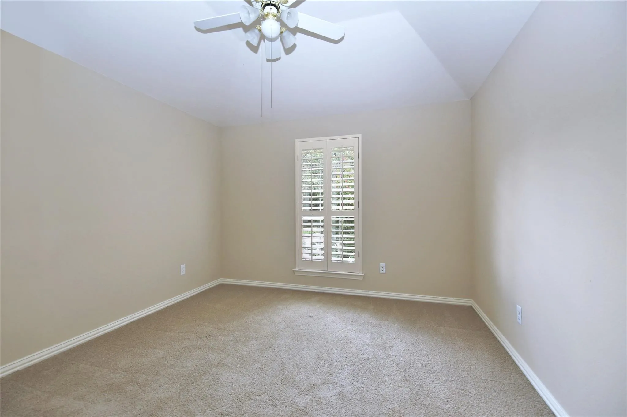 Single Family Residence For Sale in Collin County , 4124 Briarbend Road, Dallas, Texas 75287, 4 Bedroom, 3 Bathroom, 2 Garage spaces, 2,402 Sqft, built in 1993, mls#21377675, Real Estate Agent in Dallas, Homes For Sale in Collin county, Homes For Sale in Dallas, Realtor in Dallas Texas, Real Estate Brokerage Independent Realty Texas, Luminita Cordes Realtor