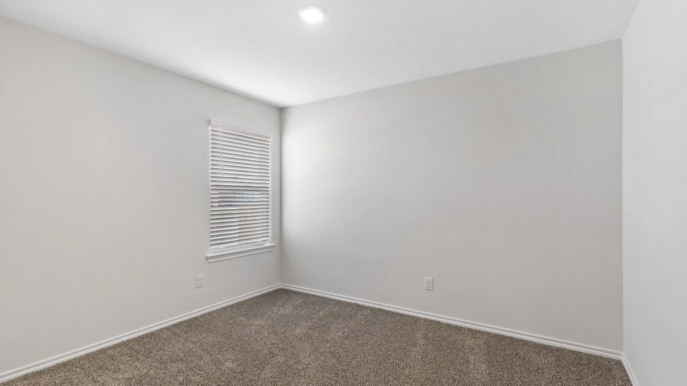 Neutral wall paint, recessed ceiling lighting, light-filtering window blinds, and carpeted flooring