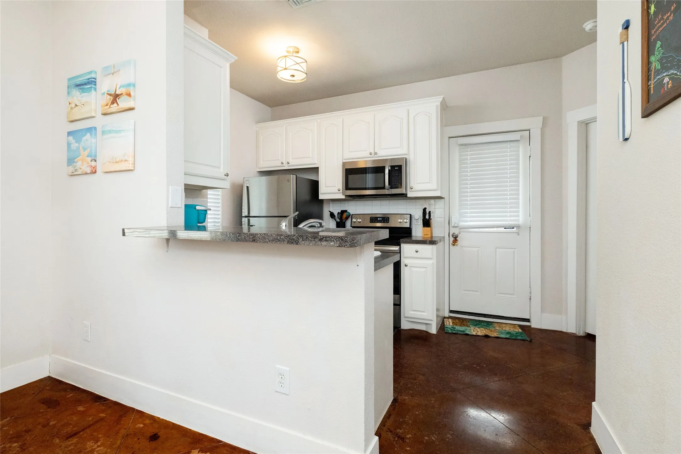 Duplex For Rent in Tarrant County , 2803 Frazier Avenue, Fort Worth, Texas 76110, 3 Bedroom, 2 Bathroom, Garage spaces, 1,188 Sqft, built in 2003, mls#21376577, Real Estate Agent in Fort Worth, Homes For Rent in Tarrant county, Homes For Rent in Fort Worth, Realtor in Fort Worth Texas, Real Estate Brokerage Independent Realty Texas, Luminita Cordes Realtor