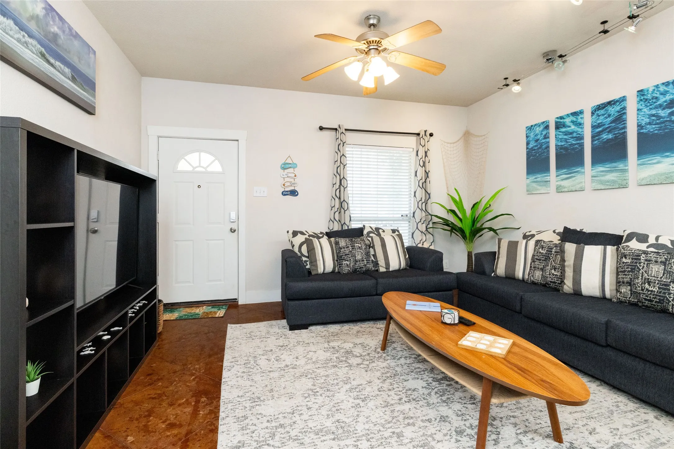 Duplex For Rent in Tarrant County , 2803 Frazier Avenue, Fort Worth, Texas 76110, 3 Bedroom, 2 Bathroom, Garage spaces, 1,188 Sqft, built in 2003, mls#21376577, Real Estate Agent in Fort Worth, Homes For Rent in Tarrant county, Homes For Rent in Fort Worth, Realtor in Fort Worth Texas, Real Estate Brokerage Independent Realty Texas, Luminita Cordes Realtor