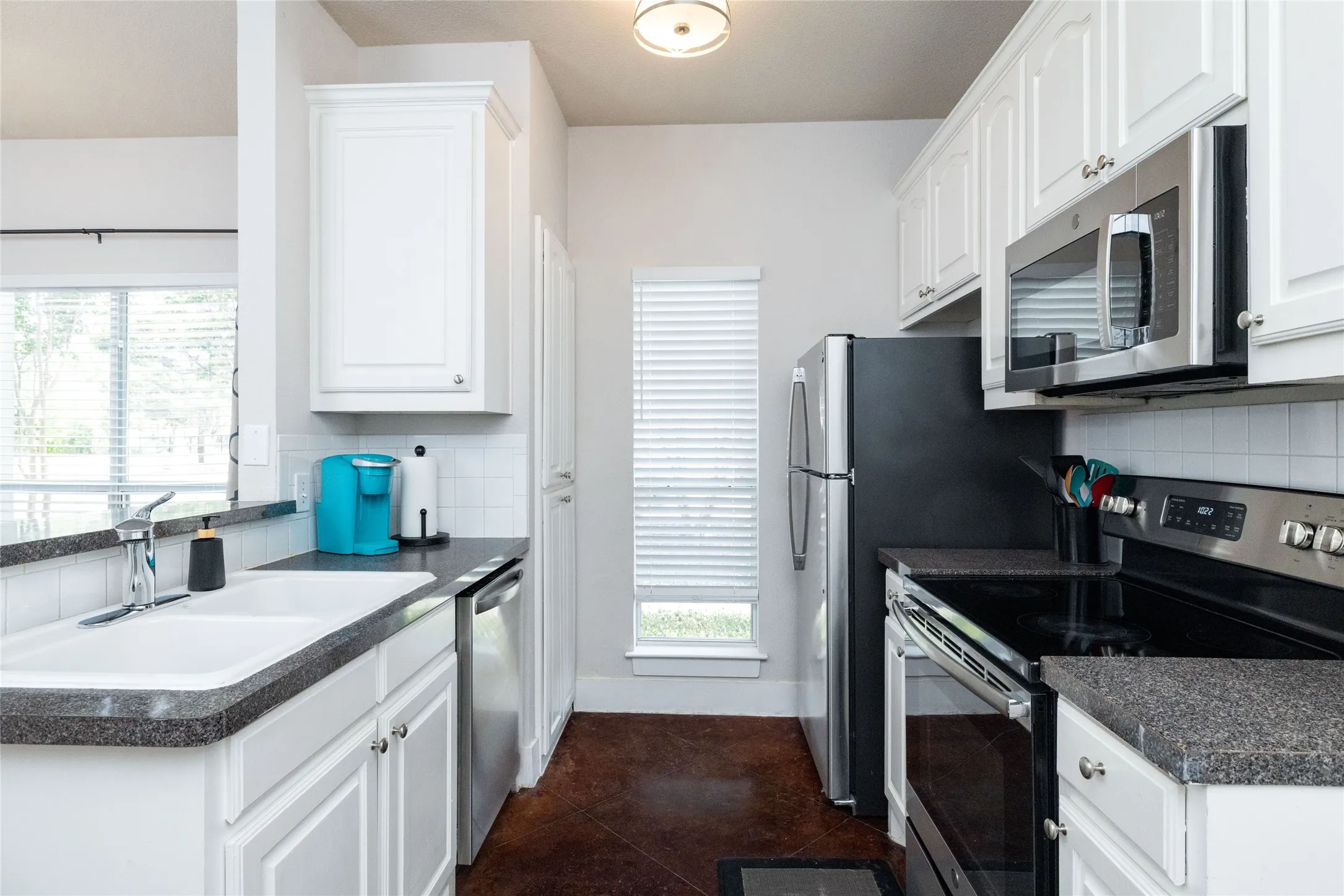 Duplex For Rent in Tarrant County , 2803 Frazier Avenue, Fort Worth, Texas 76110, 3 Bedroom, 2 Bathroom, Garage spaces, 1,188 Sqft, built in 2003, mls#21376577, Real Estate Agent in Fort Worth, Homes For Rent in Tarrant county, Homes For Rent in Fort Worth, Realtor in Fort Worth Texas, Real Estate Brokerage Independent Realty Texas, Luminita Cordes Realtor