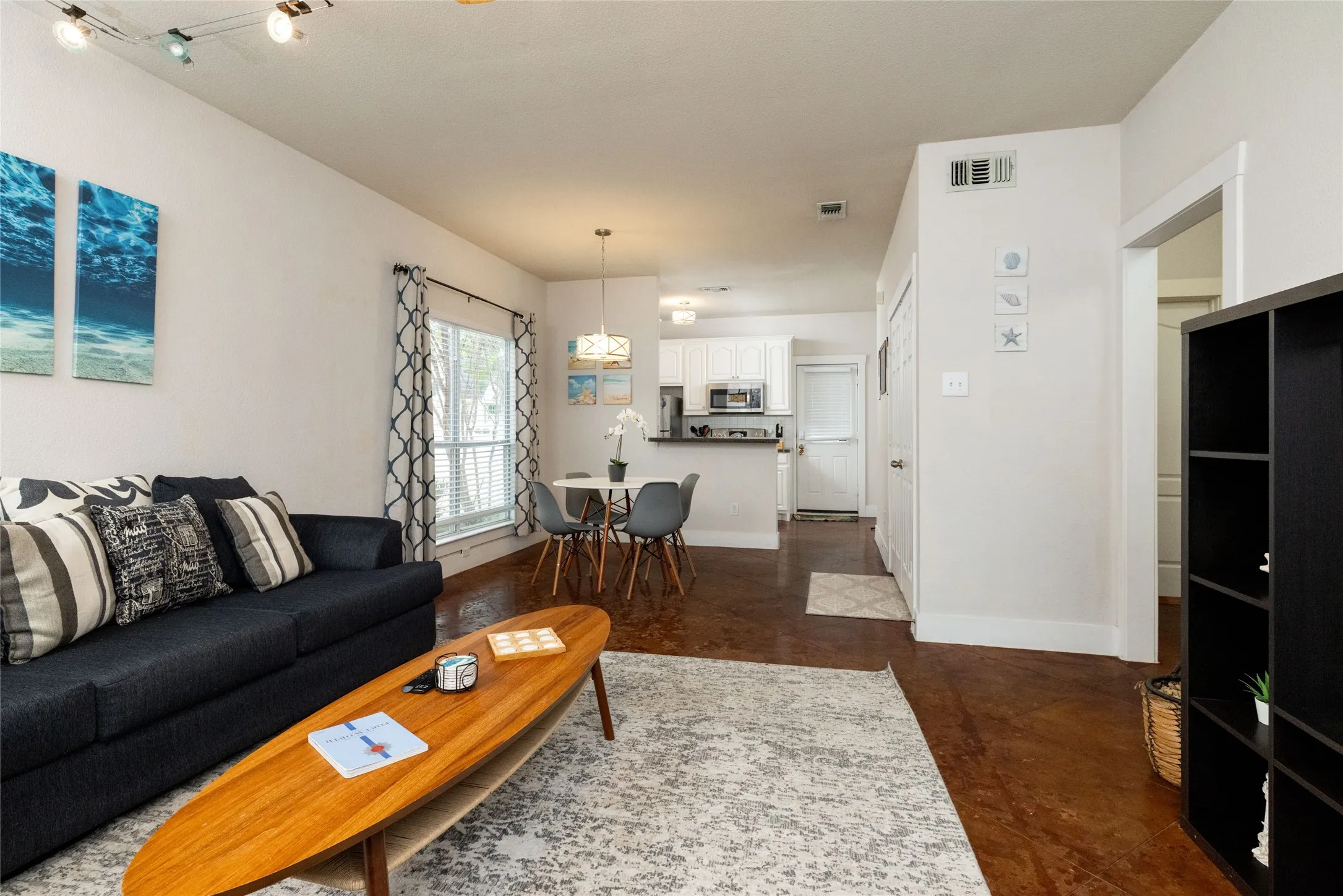 Duplex For Rent in Tarrant County , 2803 Frazier Avenue, Fort Worth, Texas 76110, 3 Bedroom, 2 Bathroom, Garage spaces, 1,188 Sqft, built in 2003, mls#21376577, Real Estate Agent in Fort Worth, Homes For Rent in Tarrant county, Homes For Rent in Fort Worth, Realtor in Fort Worth Texas, Real Estate Brokerage Independent Realty Texas, Luminita Cordes Realtor