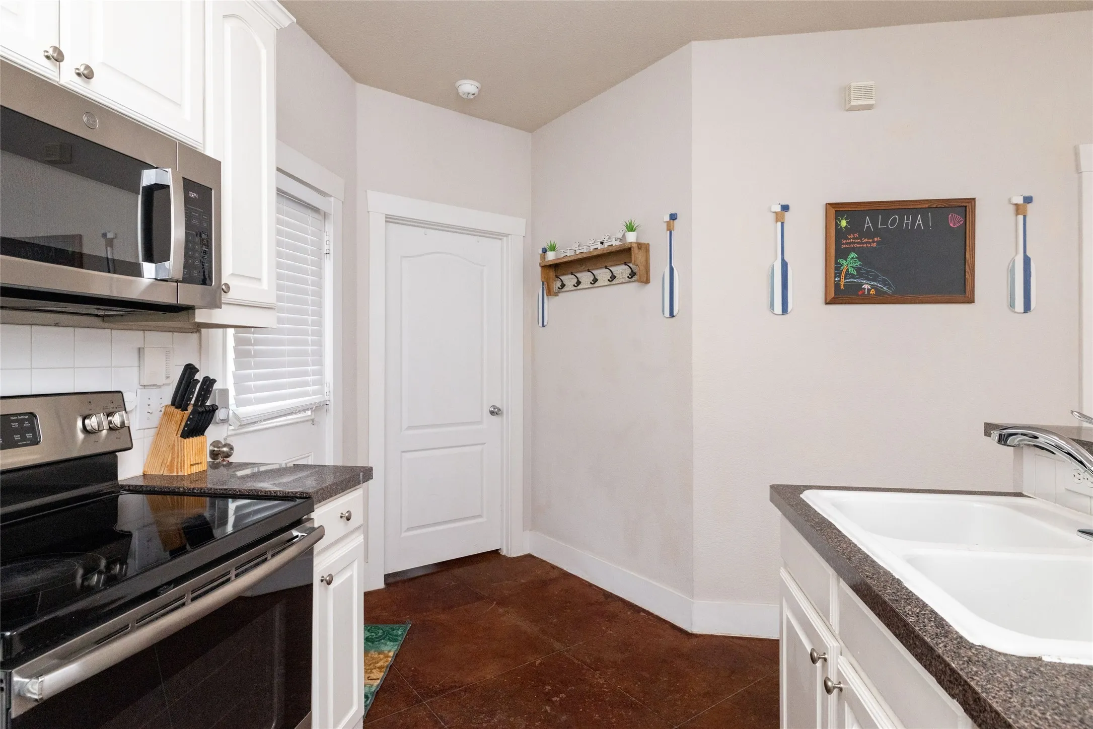 Duplex For Rent in Tarrant County , 2803 Frazier Avenue, Fort Worth, Texas 76110, 3 Bedroom, 2 Bathroom, Garage spaces, 1,188 Sqft, built in 2003, mls#21376577, Real Estate Agent in Fort Worth, Homes For Rent in Tarrant county, Homes For Rent in Fort Worth, Realtor in Fort Worth Texas, Real Estate Brokerage Independent Realty Texas, Luminita Cordes Realtor
