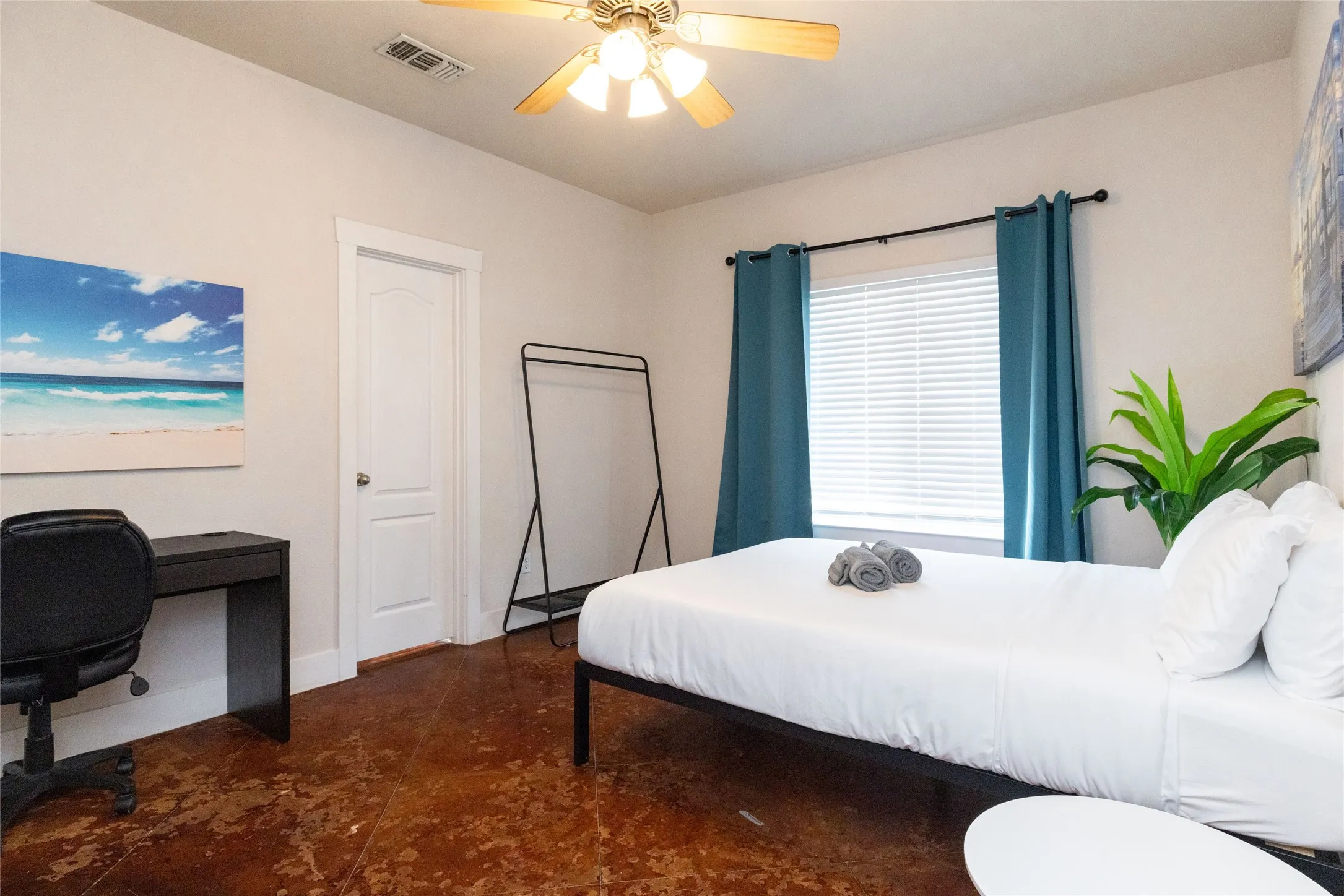 Duplex For Rent in Tarrant County , 2803 Frazier Avenue, Fort Worth, Texas 76110, 3 Bedroom, 2 Bathroom, Garage spaces, 1,188 Sqft, built in 2003, mls#21376577, Real Estate Agent in Fort Worth, Homes For Rent in Tarrant county, Homes For Rent in Fort Worth, Realtor in Fort Worth Texas, Real Estate Brokerage Independent Realty Texas, Luminita Cordes Realtor