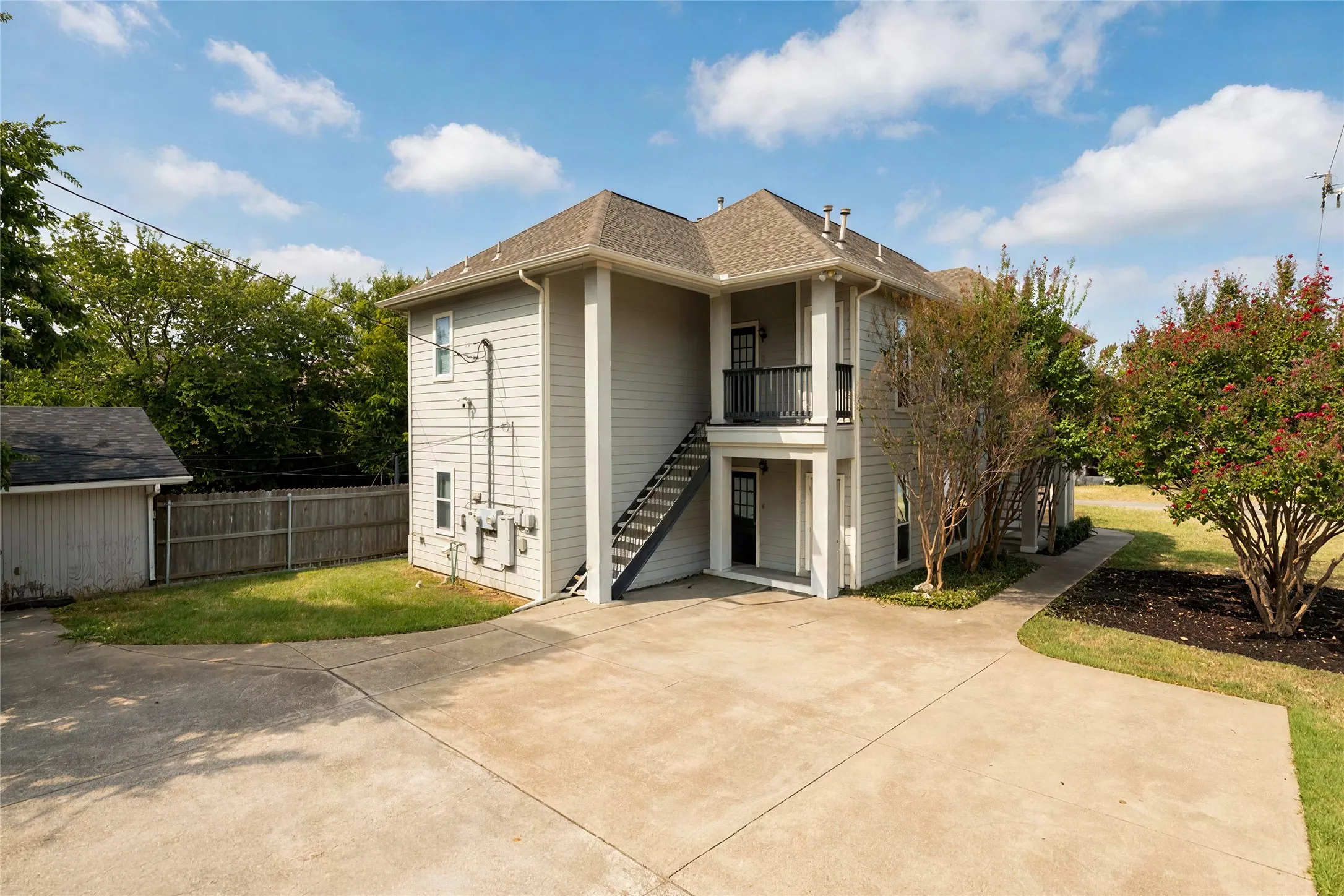 Duplex For Rent in Tarrant County , 2803 Frazier Avenue, Fort Worth, Texas 76110, 3 Bedroom, 2 Bathroom, Garage spaces, 1,188 Sqft, built in 2003, mls#21376577, Real Estate Agent in Fort Worth, Homes For Rent in Tarrant county, Homes For Rent in Fort Worth, Realtor in Fort Worth Texas, Real Estate Brokerage Independent Realty Texas, Luminita Cordes Realtor