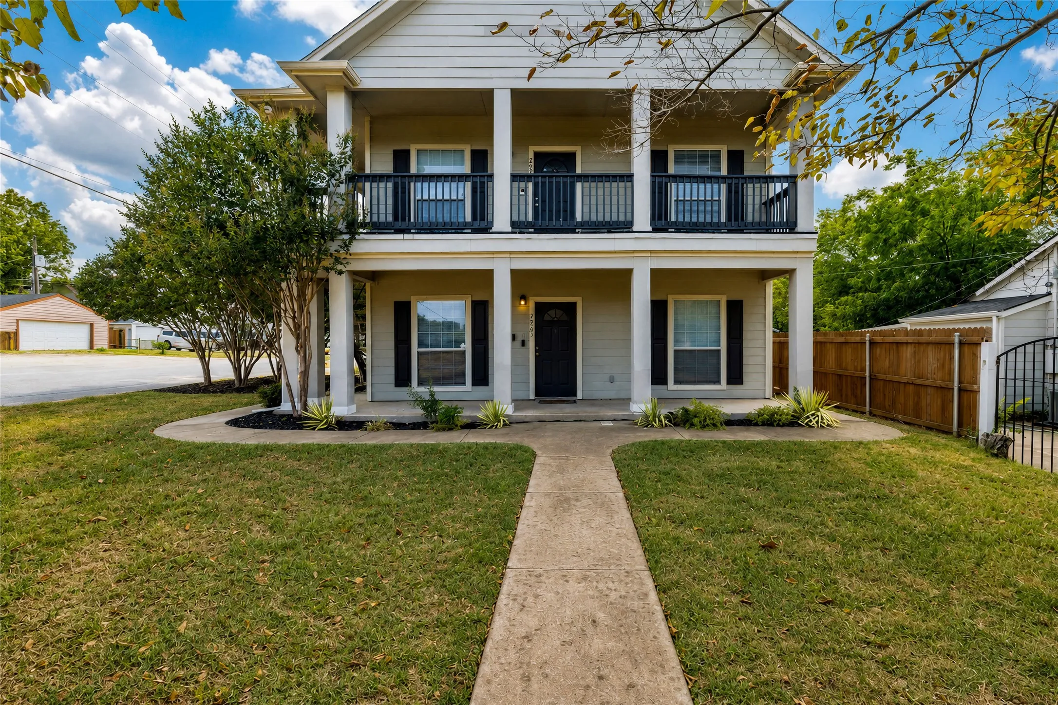 Duplex For Rent in Tarrant County , 2803 Frazier Avenue, Fort Worth, Texas 76110, 3 Bedroom, 2 Bathroom, Garage spaces, 1,188 Sqft, built in 2003, mls#21376577, Real Estate Agent in Fort Worth, Homes For Rent in Tarrant county, Homes For Rent in Fort Worth, Realtor in Fort Worth Texas, Real Estate Brokerage Independent Realty Texas, Luminita Cordes Realtor