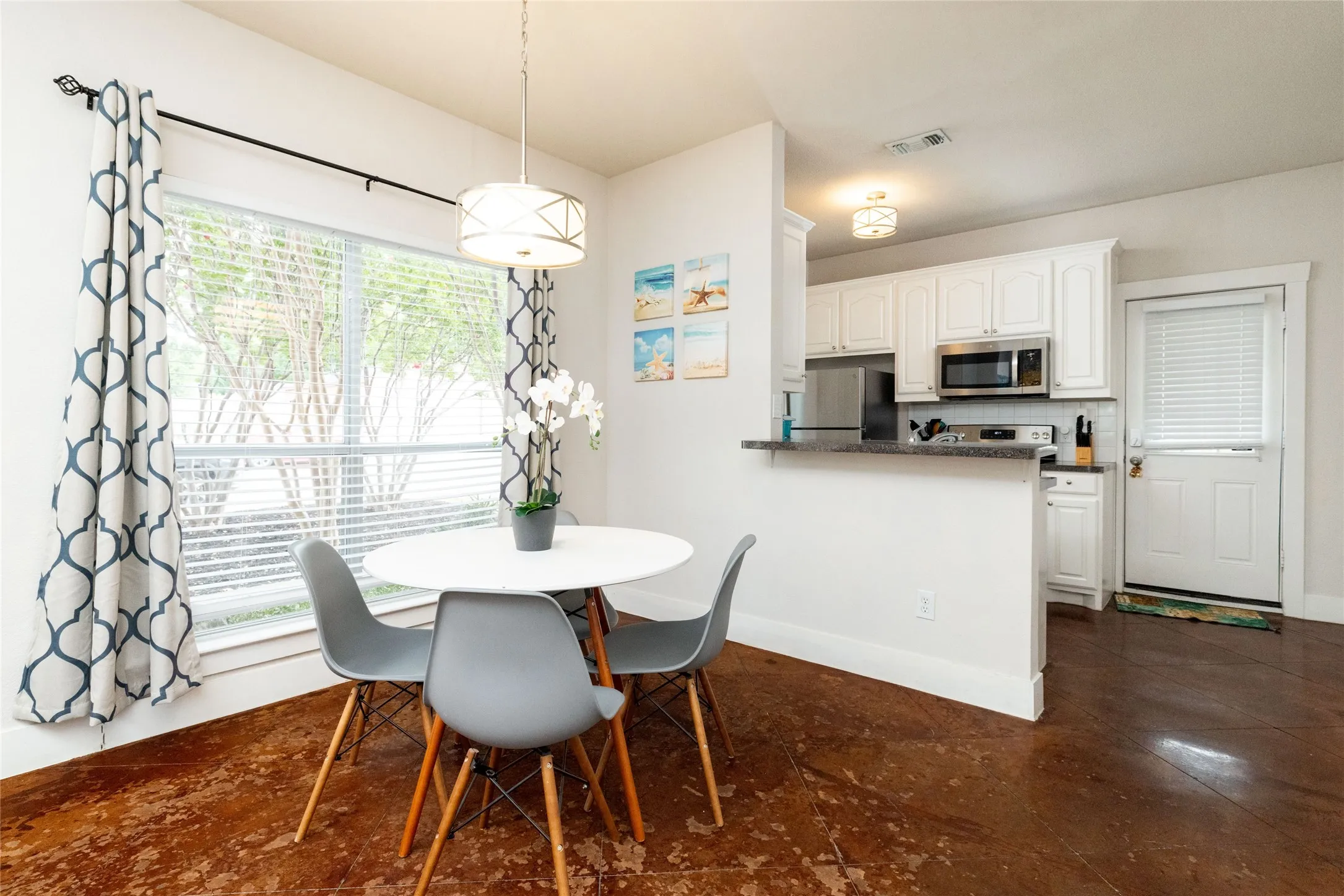 Duplex For Rent in Tarrant County , 2803 Frazier Avenue, Fort Worth, Texas 76110, 3 Bedroom, 2 Bathroom, Garage spaces, 1,188 Sqft, built in 2003, mls#21376577, Real Estate Agent in Fort Worth, Homes For Rent in Tarrant county, Homes For Rent in Fort Worth, Realtor in Fort Worth Texas, Real Estate Brokerage Independent Realty Texas, Luminita Cordes Realtor