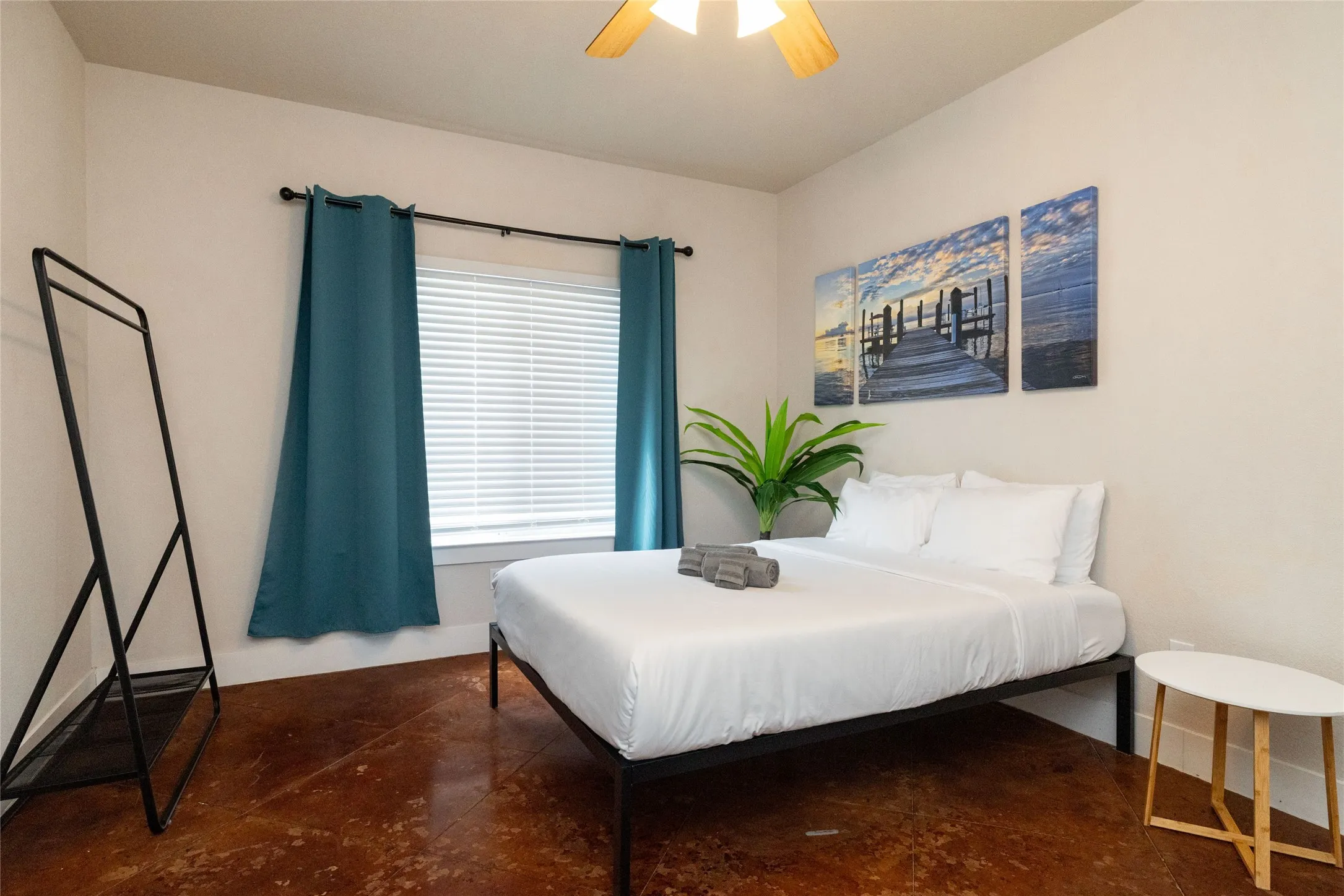 Duplex For Rent in Tarrant County , 2803 Frazier Avenue, Fort Worth, Texas 76110, 3 Bedroom, 2 Bathroom, Garage spaces, 1,188 Sqft, built in 2003, mls#21376577, Real Estate Agent in Fort Worth, Homes For Rent in Tarrant county, Homes For Rent in Fort Worth, Realtor in Fort Worth Texas, Real Estate Brokerage Independent Realty Texas, Luminita Cordes Realtor