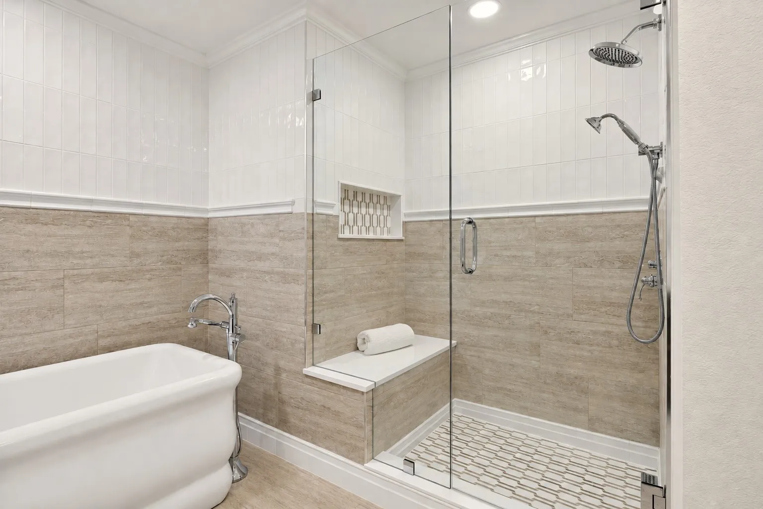 Single Family Residence For Sale in Collin County , 407 Valley Cove Drive, Richardson, Texas 75080, 4 Bedroom, 4 Bathroom, 2 Garage spaces, 2,609 Sqft, built in 1971, mls#21377437, Real Estate Agent in Richardson, Homes For Sale in Collin county, Homes For Sale in Richardson, Realtor in Richardson Texas, Real Estate Brokerage Independent Realty Texas, Luminita Cordes Realtor