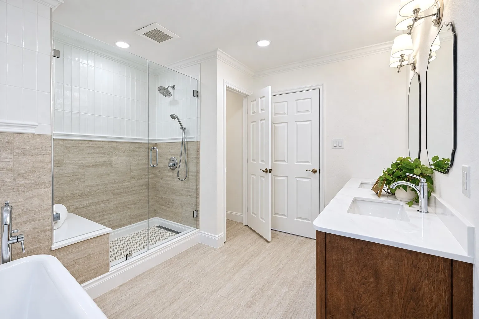 Single Family Residence For Sale in Collin County , 407 Valley Cove Drive, Richardson, Texas 75080, 4 Bedroom, 4 Bathroom, 2 Garage spaces, 2,609 Sqft, built in 1971, mls#21377437, Real Estate Agent in Richardson, Homes For Sale in Collin county, Homes For Sale in Richardson, Realtor in Richardson Texas, Real Estate Brokerage Independent Realty Texas, Luminita Cordes Realtor