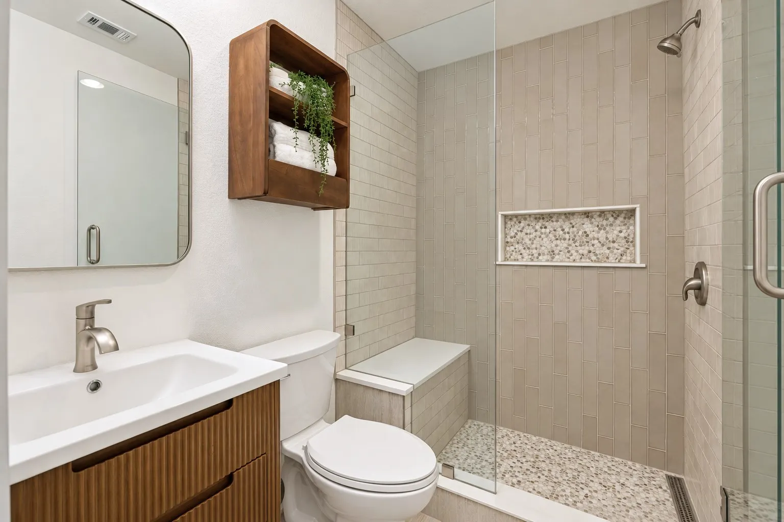 En suite to large fourth bedroom upstairs.