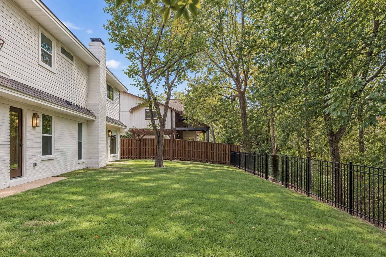 Single Family Residence For Sale in Collin County , 407 Valley Cove Drive, Richardson, Texas 75080, 4 Bedroom, 4 Bathroom, 2 Garage spaces, 2,609 Sqft, built in 1971, mls#21377437, Real Estate Agent in Richardson, Homes For Sale in Collin county, Homes For Sale in Richardson, Realtor in Richardson Texas, Real Estate Brokerage Independent Realty Texas, Luminita Cordes Realtor