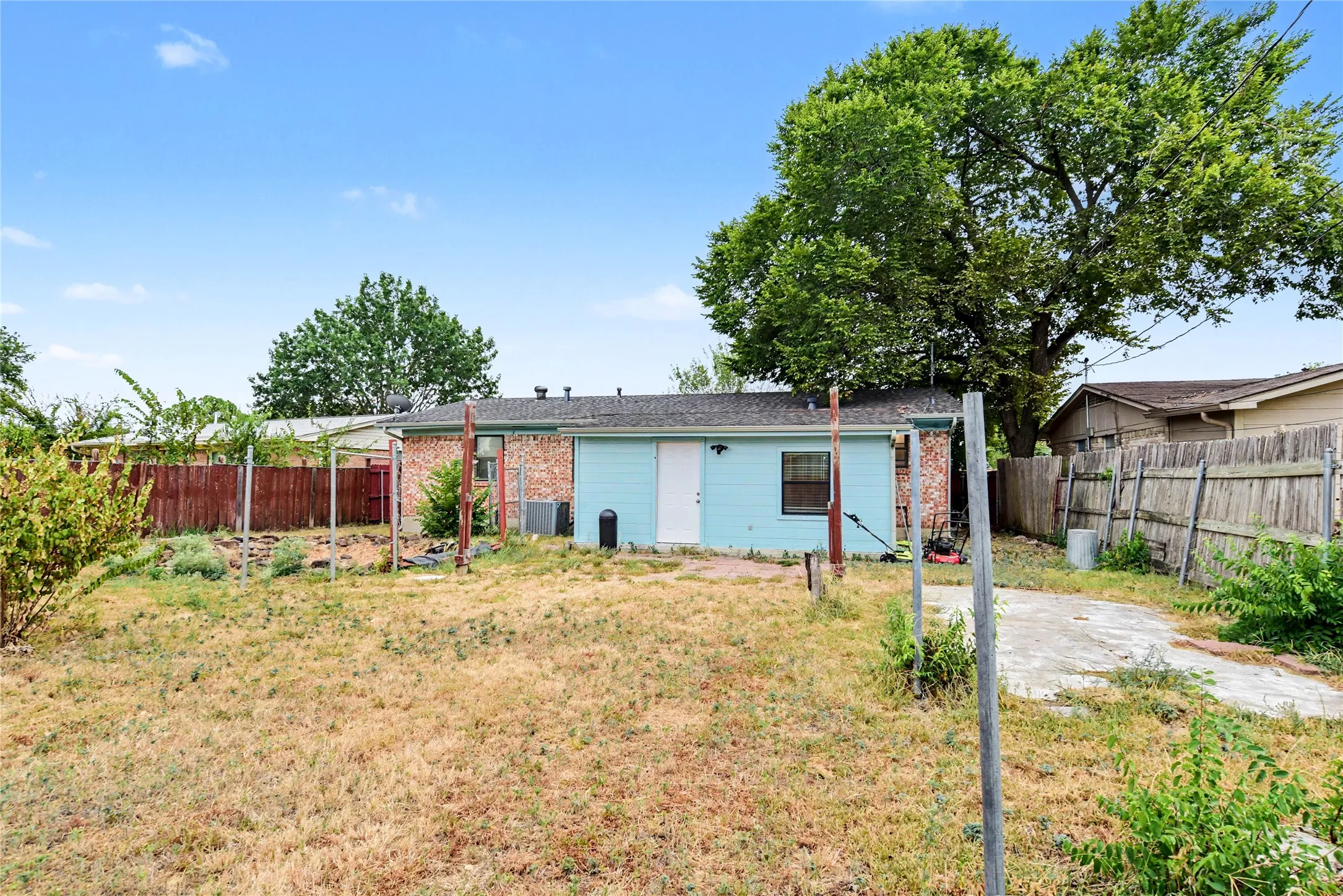 Single Family Residence For Sale in Dallas County , 4609 Cornell Drive, Garland, Texas 75042, 4 Bedroom, 3 Bathroom, Garage spaces, 1,344 Sqft, built in 1964, mls#21375850, Real Estate Agent in Garland, Homes For Sale in Dallas county, Homes For Sale in Garland, Realtor in Garland Texas, Real Estate Brokerage Independent Realty Texas, Luminita Cordes Realtor