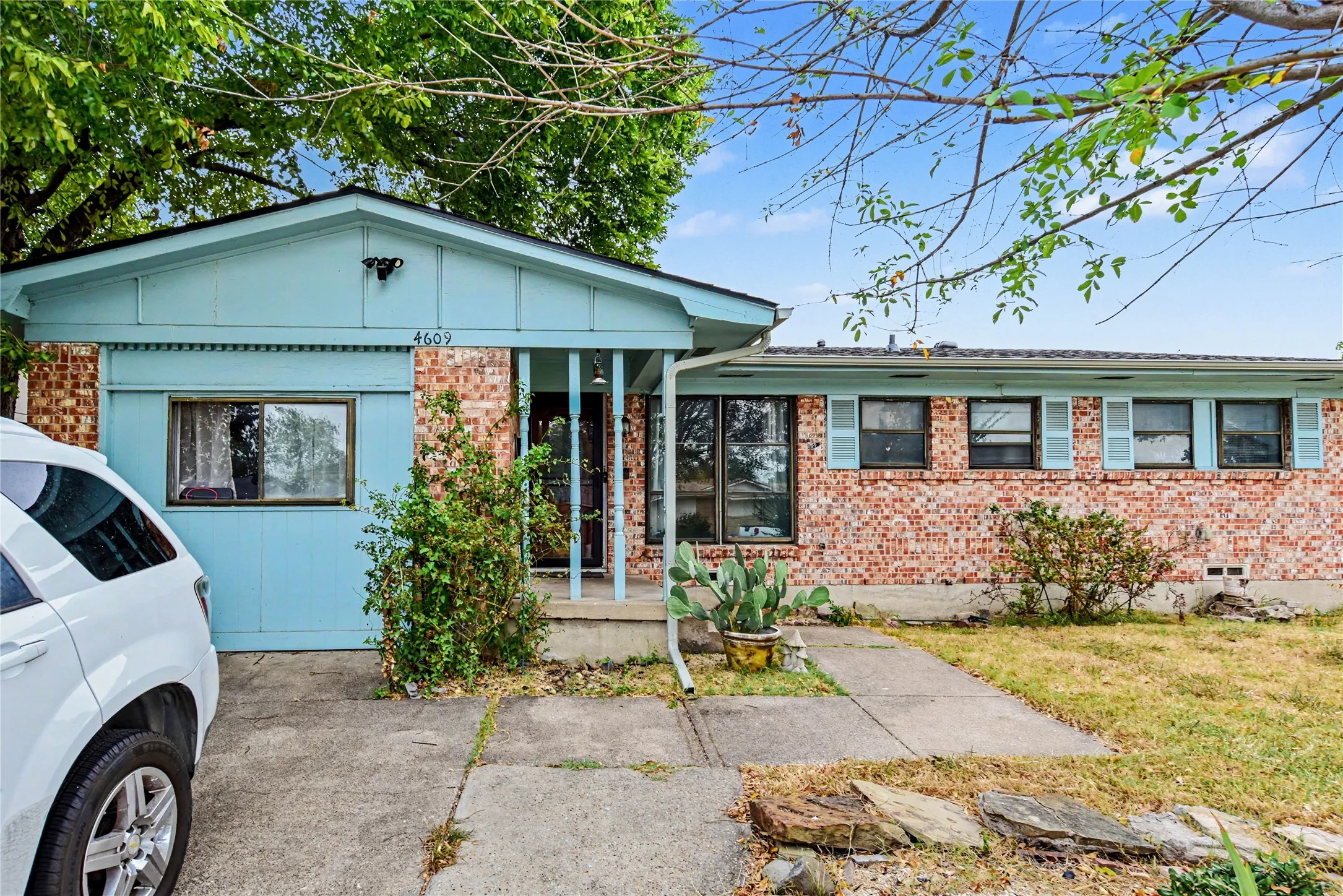 Single Family Residence For Sale in Dallas County , 4609 Cornell Drive, Garland, Texas 75042, 4 Bedroom, 3 Bathroom, Garage spaces, 1,344 Sqft, built in 1964, mls#21375850, Real Estate Agent in Garland, Homes For Sale in Dallas county, Homes For Sale in Garland, Realtor in Garland Texas, Real Estate Brokerage Independent Realty Texas, Luminita Cordes Realtor