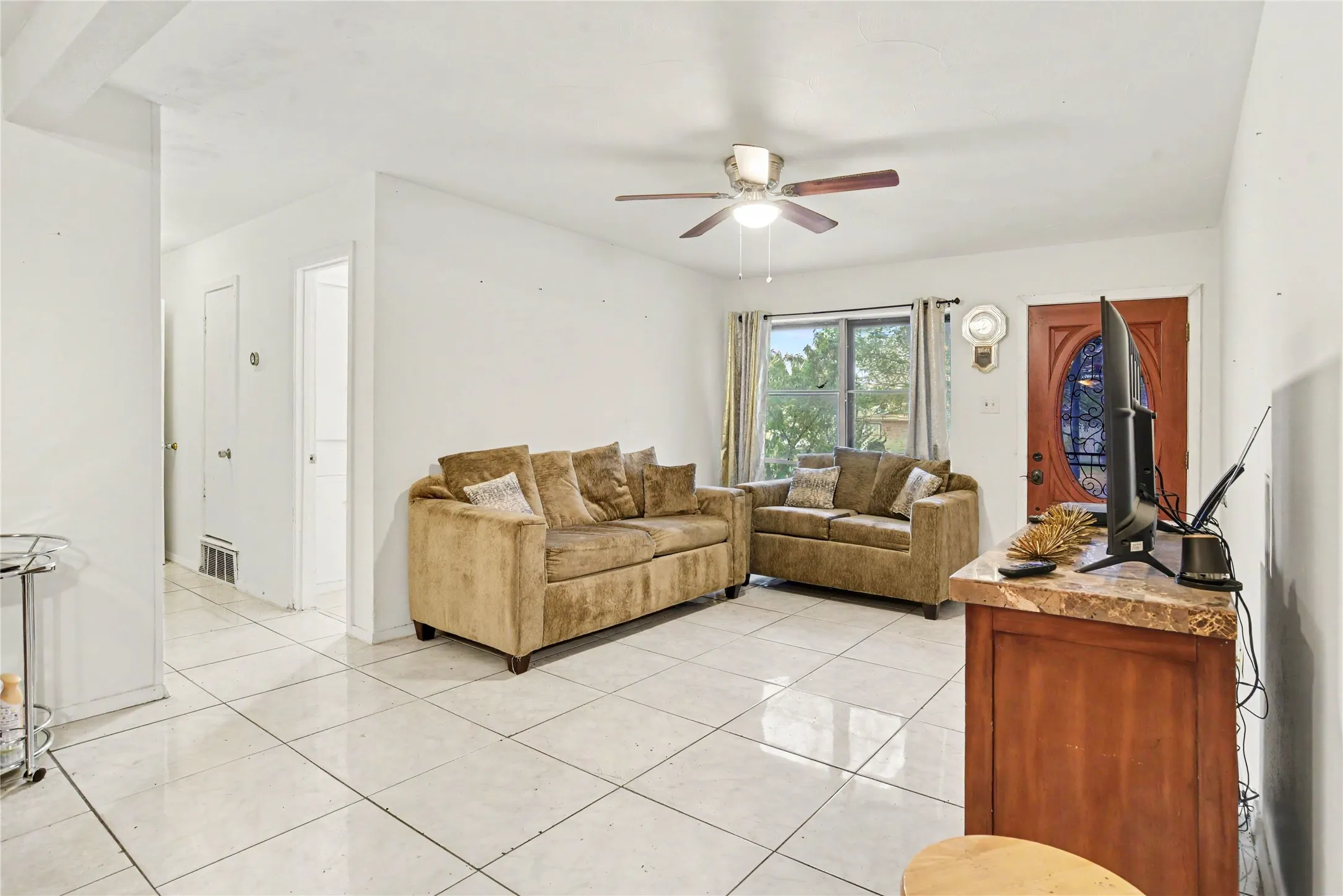 Single Family Residence For Sale in Dallas County , 4609 Cornell Drive, Garland, Texas 75042, 4 Bedroom, 3 Bathroom, Garage spaces, 1,344 Sqft, built in 1964, mls#21375850, Real Estate Agent in Garland, Homes For Sale in Dallas county, Homes For Sale in Garland, Realtor in Garland Texas, Real Estate Brokerage Independent Realty Texas, Luminita Cordes Realtor