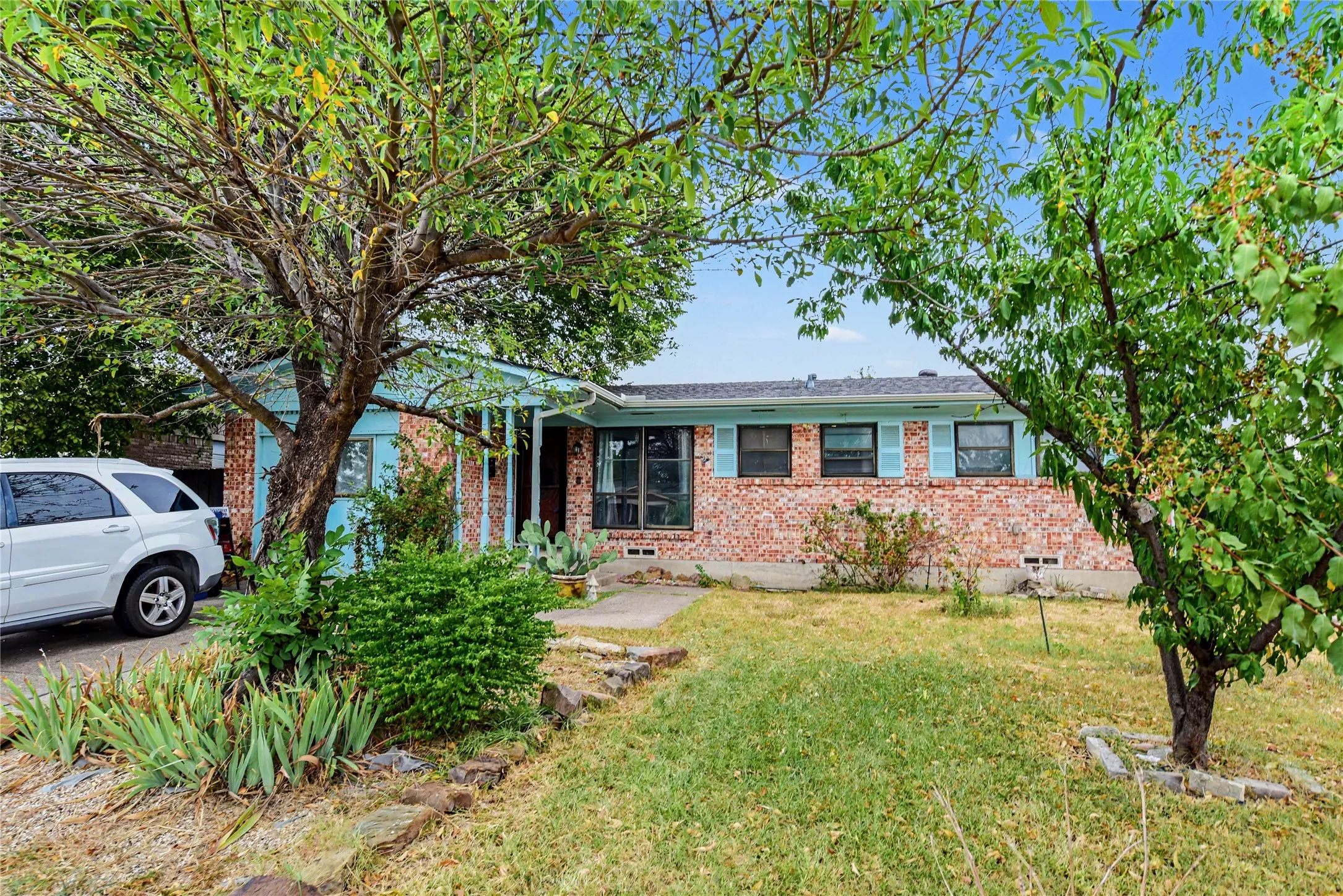 Single Family Residence For Sale in Dallas County , 4609 Cornell Drive, Garland, Texas 75042, 4 Bedroom, 3 Bathroom, Garage spaces, 1,344 Sqft, built in 1964, mls#21375850, Real Estate Agent in Garland, Homes For Sale in Dallas county, Homes For Sale in Garland, Realtor in Garland Texas, Real Estate Brokerage Independent Realty Texas, Luminita Cordes Realtor