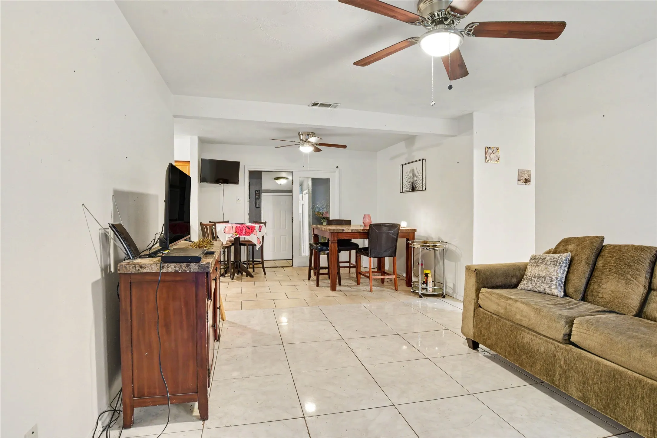 Single Family Residence For Sale in Dallas County , 4609 Cornell Drive, Garland, Texas 75042, 4 Bedroom, 3 Bathroom, Garage spaces, 1,344 Sqft, built in 1964, mls#21375850, Real Estate Agent in Garland, Homes For Sale in Dallas county, Homes For Sale in Garland, Realtor in Garland Texas, Real Estate Brokerage Independent Realty Texas, Luminita Cordes Realtor