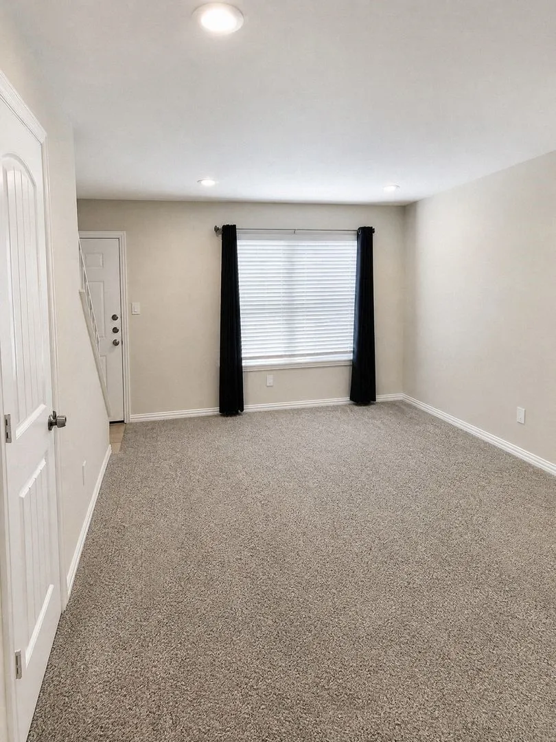 Condominium For Rent in Tarrant County , 2016 Paisley Drive E, Arlington, Texas 76015, 2 Bedroom, 2 Bathroom, Garage spaces, 1,080 Sqft, built in 1982, mls#21377699, Real Estate Agent in Arlington, Homes For Rent in Tarrant county, Homes For Rent in Arlington, Realtor in Arlington Texas, Real Estate Brokerage Independent Realty Texas, Luminita Cordes Realtor