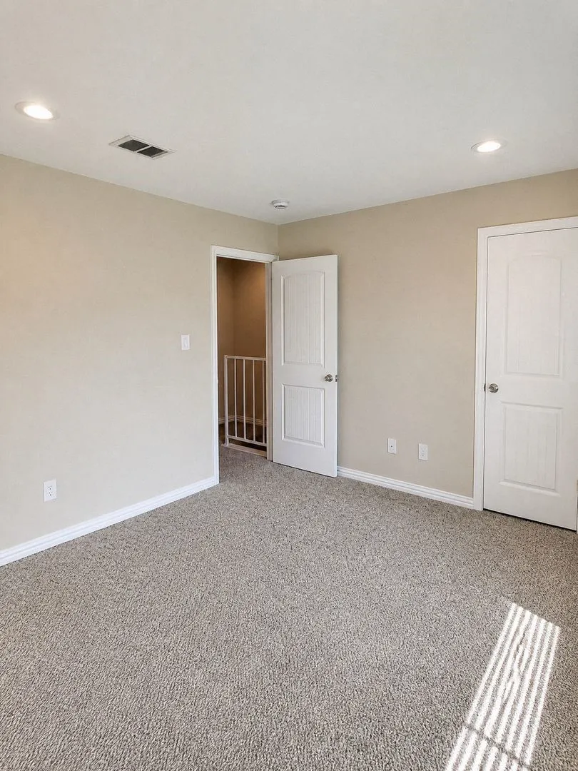 Condominium For Rent in Tarrant County , 2016 Paisley Drive E, Arlington, Texas 76015, 2 Bedroom, 2 Bathroom, Garage spaces, 1,080 Sqft, built in 1982, mls#21377699, Real Estate Agent in Arlington, Homes For Rent in Tarrant county, Homes For Rent in Arlington, Realtor in Arlington Texas, Real Estate Brokerage Independent Realty Texas, Luminita Cordes Realtor
