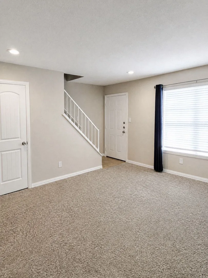 Condominium For Rent in Tarrant County , 2016 Paisley Drive E, Arlington, Texas 76015, 2 Bedroom, 2 Bathroom, Garage spaces, 1,080 Sqft, built in 1982, mls#21377699, Real Estate Agent in Arlington, Homes For Rent in Tarrant county, Homes For Rent in Arlington, Realtor in Arlington Texas, Real Estate Brokerage Independent Realty Texas, Luminita Cordes Realtor