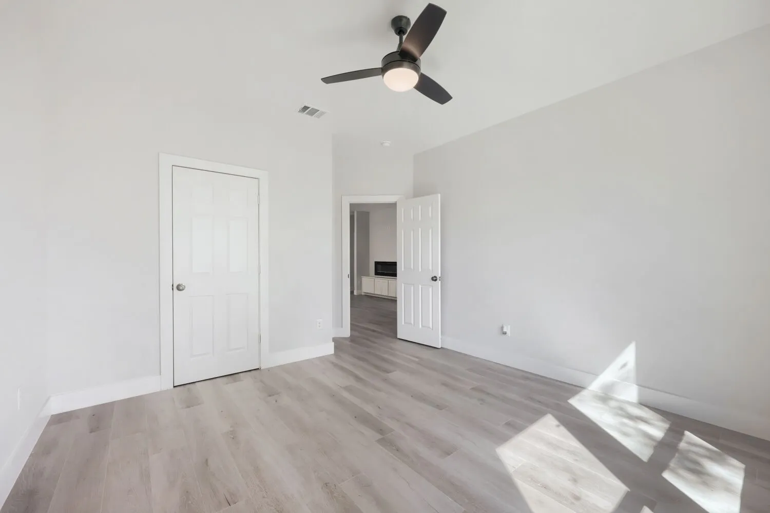 Single Family Residence For Sale in Dallas County , 525 NW 17th Street, Grand Prairie, Texas 75050, 4 Bedroom, 2 Bathroom, 2 Garage spaces, 2,168 Sqft, built in 2026, mls#21377707, Real Estate Agent in Grand Prairie, Homes For Sale in Dallas county, Homes For Sale in Grand Prairie, Realtor in Grand Prairie Texas, Real Estate Brokerage Independent Realty Texas, Luminita Cordes Realtor