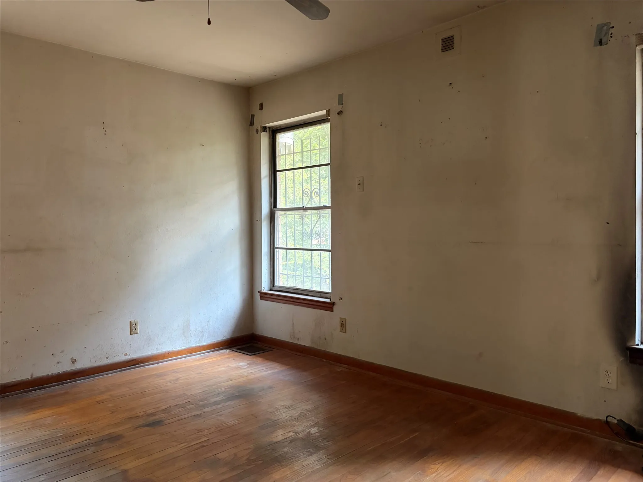 Single Family Residence For Sale in Dallas County , 4625 Kushla Avenue, Dallas, Texas 75216, 2 Bedroom, 2 Bathroom, Garage spaces, 1,682 Sqft, built in 1954, mls#21377716, Real Estate Agent in Dallas, Homes For Sale in Dallas county, Homes For Sale in Dallas, Realtor in Dallas Texas, Real Estate Brokerage Independent Realty Texas, Luminita Cordes Realtor
