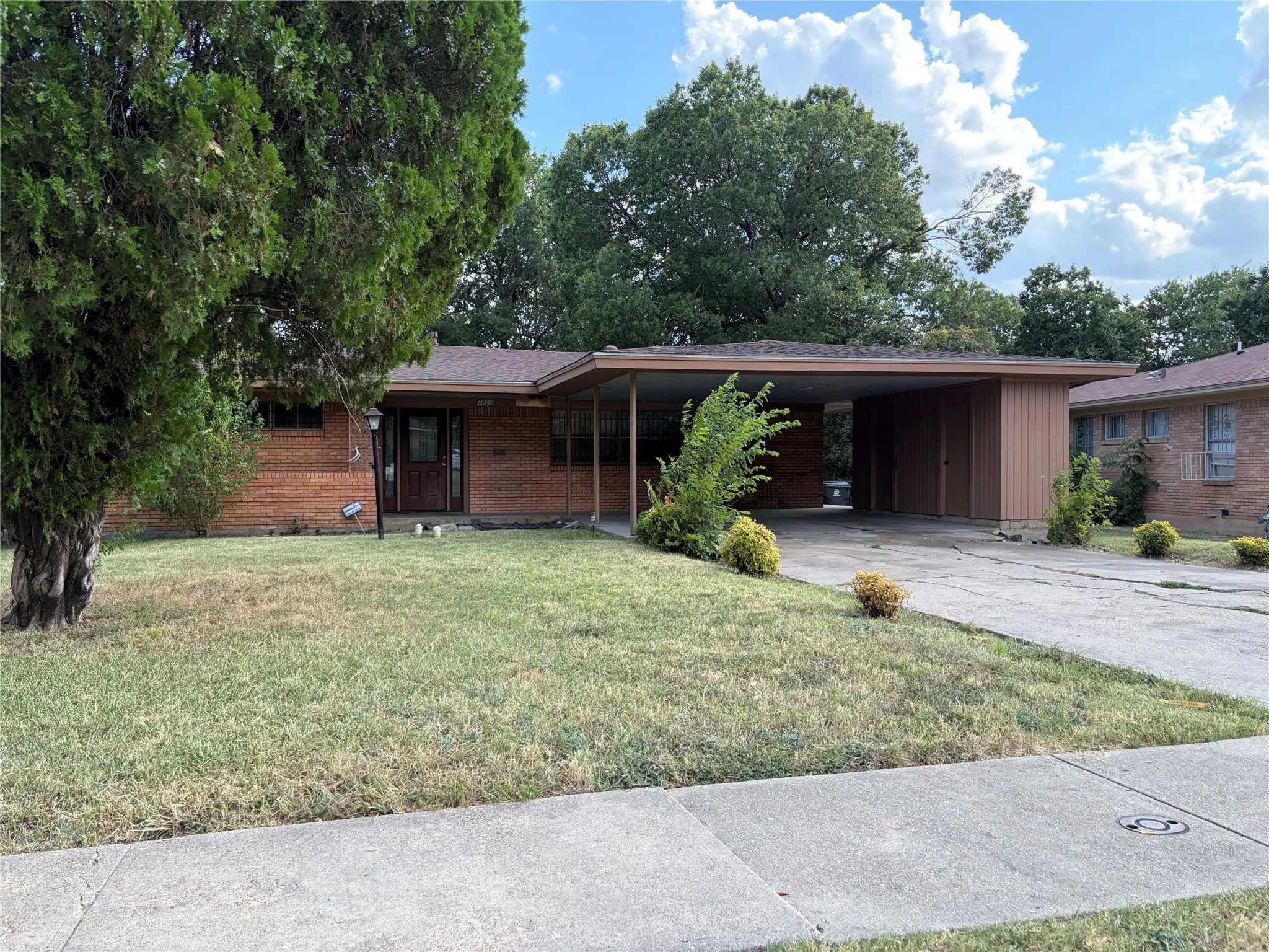 Single Family Residence For Sale in Dallas County , 4625 Kushla Avenue, Dallas, Texas 75216, 2 Bedroom, 2 Bathroom, Garage spaces, 1,682 Sqft, built in 1954, mls#21377716, Real Estate Agent in Dallas, Homes For Sale in Dallas county, Homes For Sale in Dallas, Realtor in Dallas Texas, Real Estate Brokerage Independent Realty Texas, Luminita Cordes Realtor