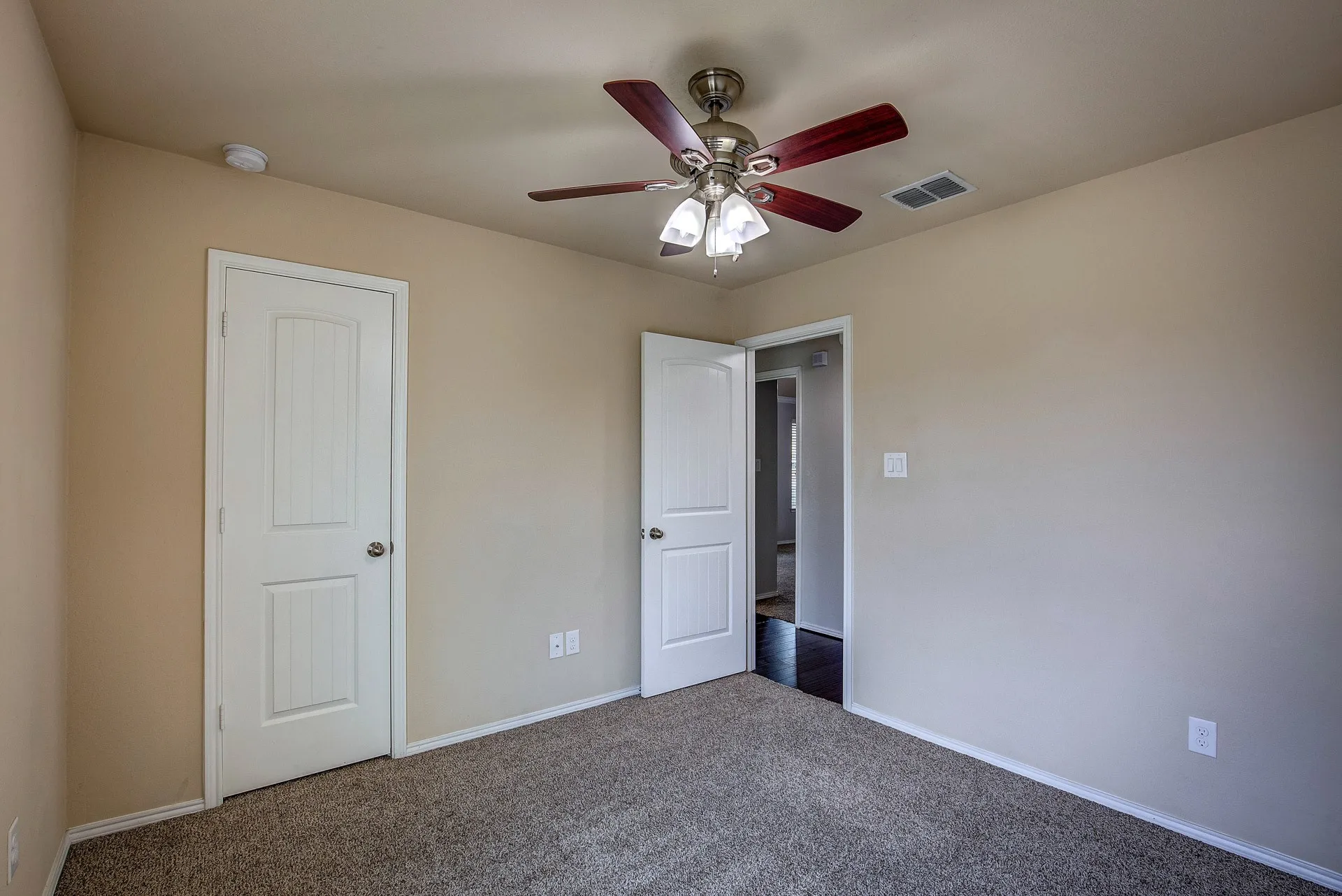 Single Family Residence For Rent in Tarrant County , 14349 Mariposa Lily Lane, Fort Worth, Texas 76052, 3 Bedroom, 2 Bathroom, 2 Garage spaces, 1,390 Sqft, built in 2014, mls#21377718, Real Estate Agent in Fort Worth, Homes For Rent in Tarrant county, Homes For Rent in Fort Worth, Realtor in Fort Worth Texas, Real Estate Brokerage Independent Realty Texas, Luminita Cordes Realtor