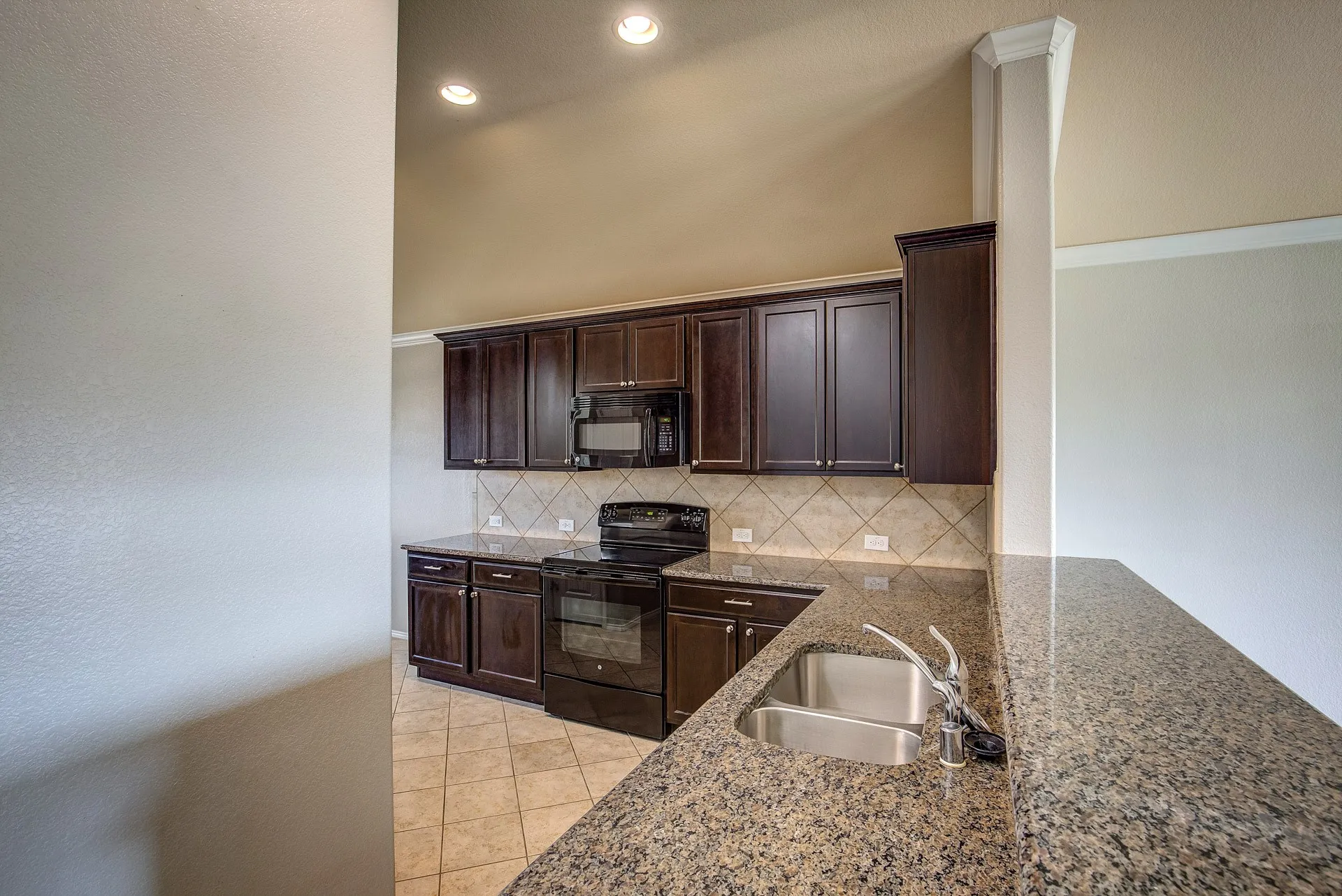 Single Family Residence For Rent in Tarrant County , 14349 Mariposa Lily Lane, Fort Worth, Texas 76052, 3 Bedroom, 2 Bathroom, 2 Garage spaces, 1,390 Sqft, built in 2014, mls#21377718, Real Estate Agent in Fort Worth, Homes For Rent in Tarrant county, Homes For Rent in Fort Worth, Realtor in Fort Worth Texas, Real Estate Brokerage Independent Realty Texas, Luminita Cordes Realtor