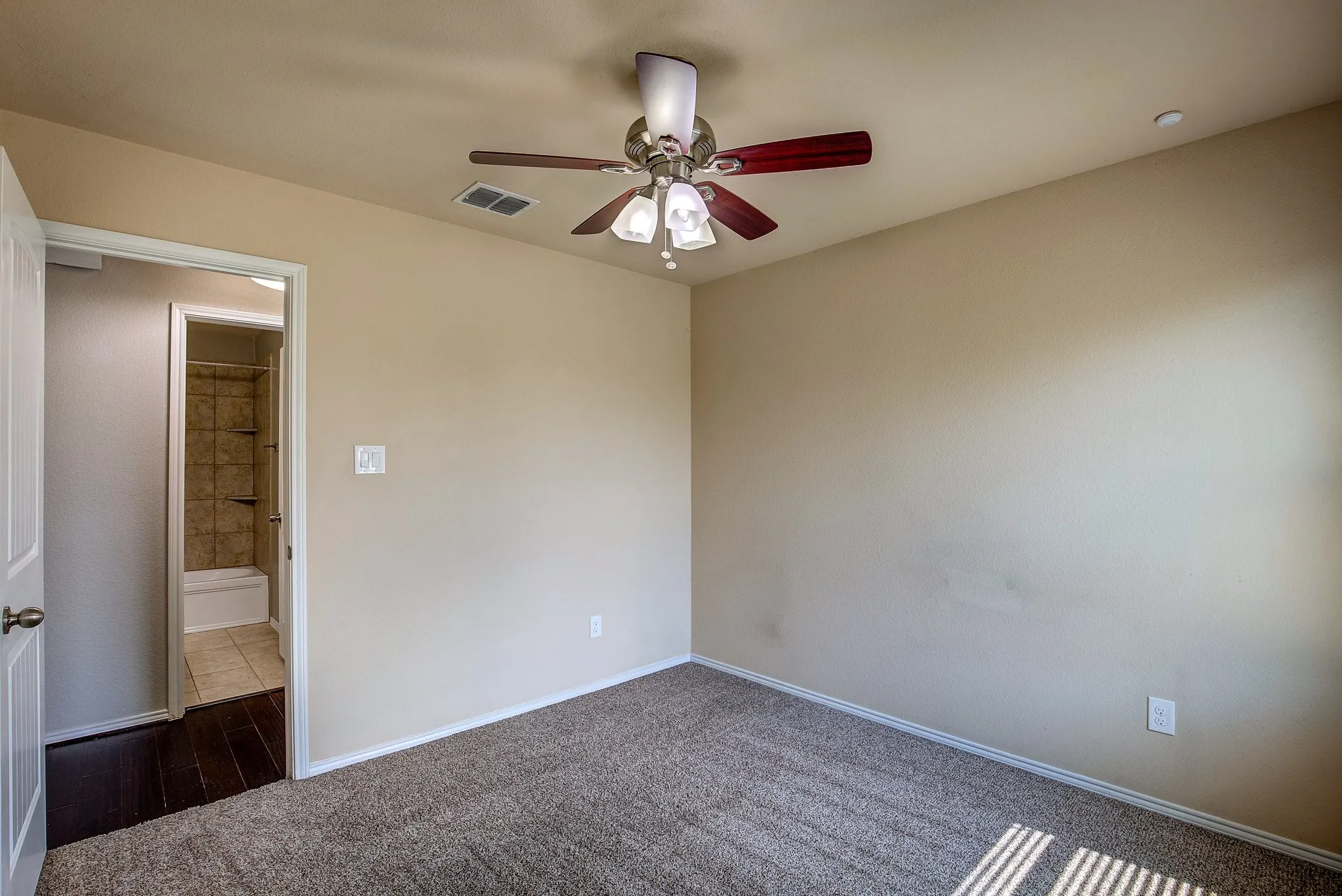 Single Family Residence For Rent in Tarrant County , 14349 Mariposa Lily Lane, Fort Worth, Texas 76052, 3 Bedroom, 2 Bathroom, 2 Garage spaces, 1,390 Sqft, built in 2014, mls#21377718, Real Estate Agent in Fort Worth, Homes For Rent in Tarrant county, Homes For Rent in Fort Worth, Realtor in Fort Worth Texas, Real Estate Brokerage Independent Realty Texas, Luminita Cordes Realtor